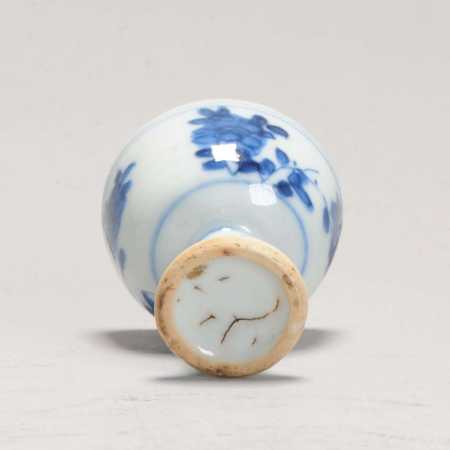 A lovely unusual Kangxi MINIATURE dollhouse Stem Cup in Blue and White Flowers - Image 2