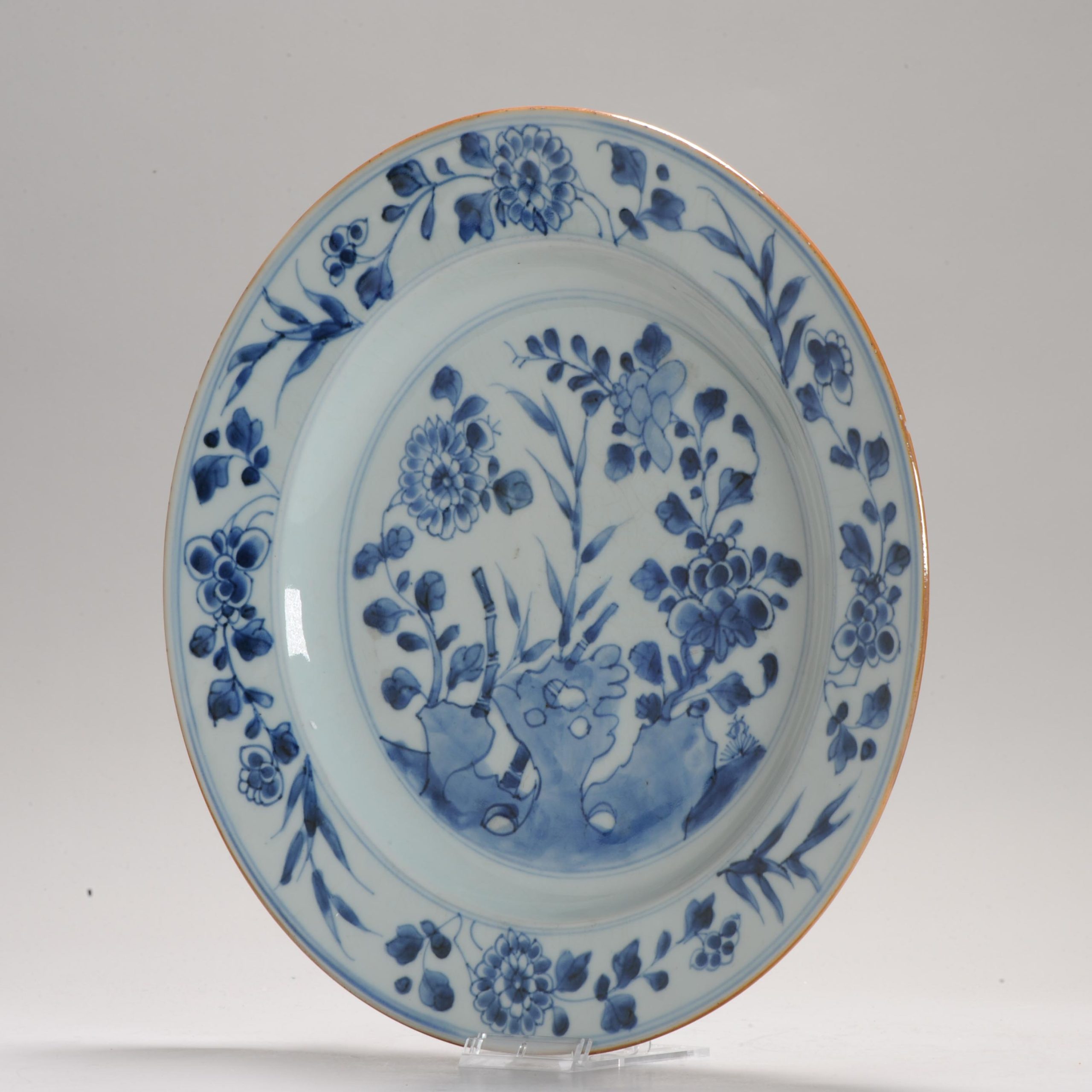 Large Antique Ca 1720 Chinese Porcelain Kangxi Blue and WHite Plate floral scene - Image 12