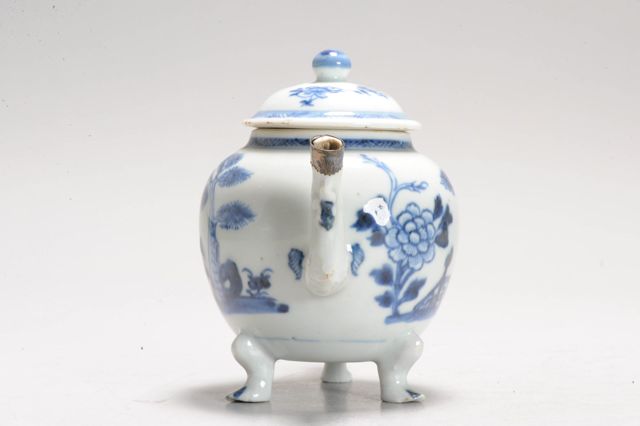 A Chinese Porcelain Qianlong period Teapot Antique Globular Body Garden - Image 8