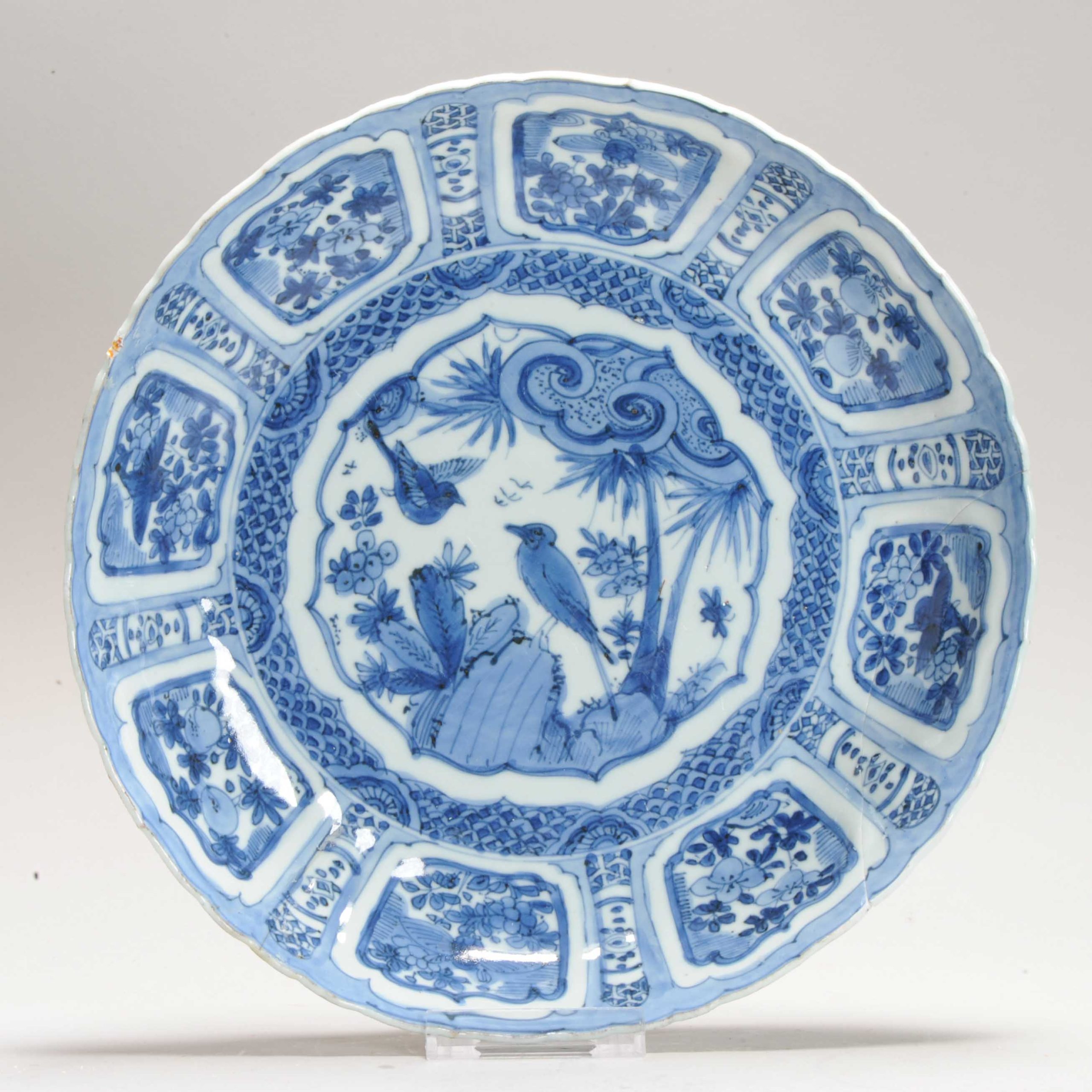 Antique Ming Period Chinese Porcelain Kraak Dish of a Rarer Deep Moulded shape - Image 7