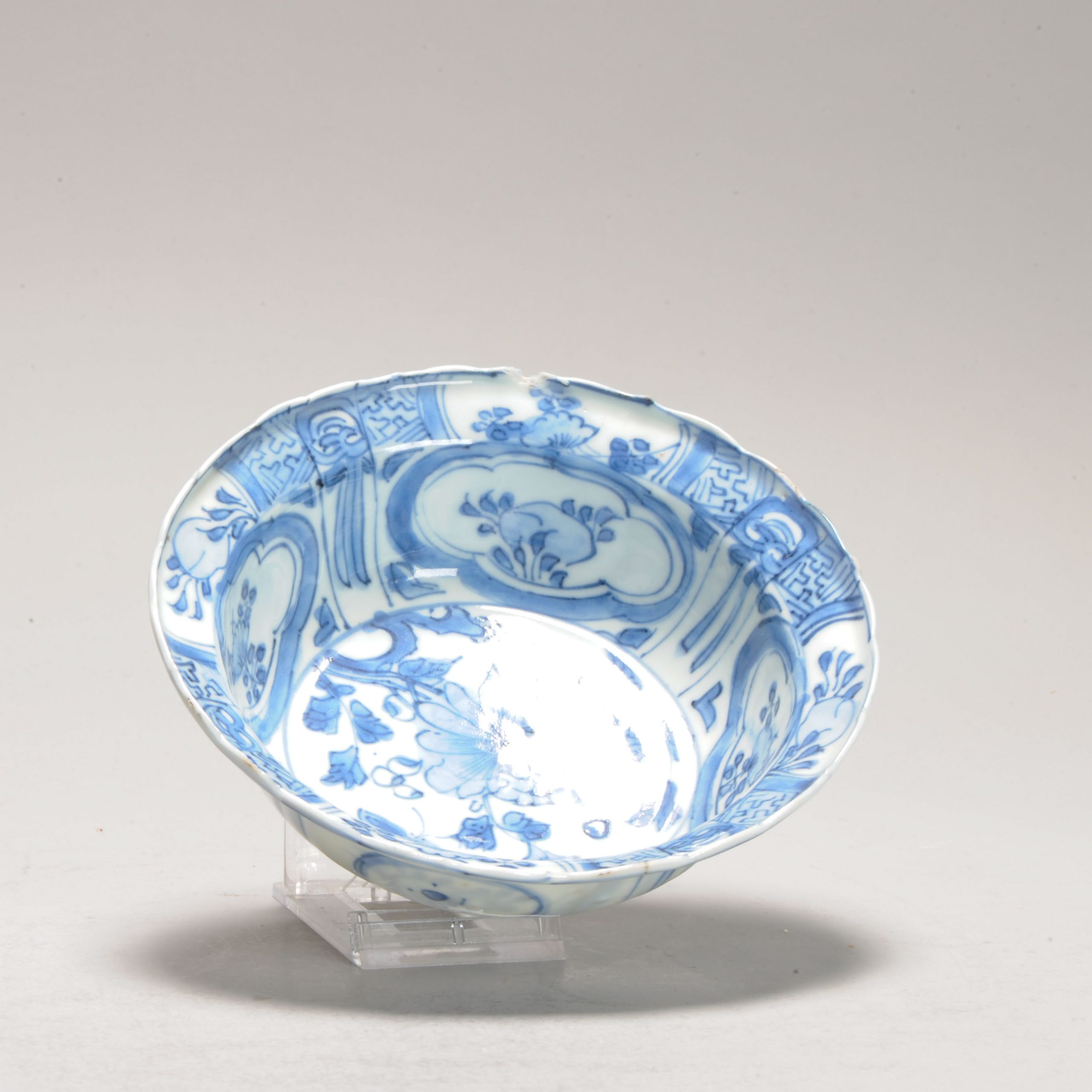 Antique Ming Period Chinese Porcelain Kraak Klapmuts Butterfly and Flower - Image 6