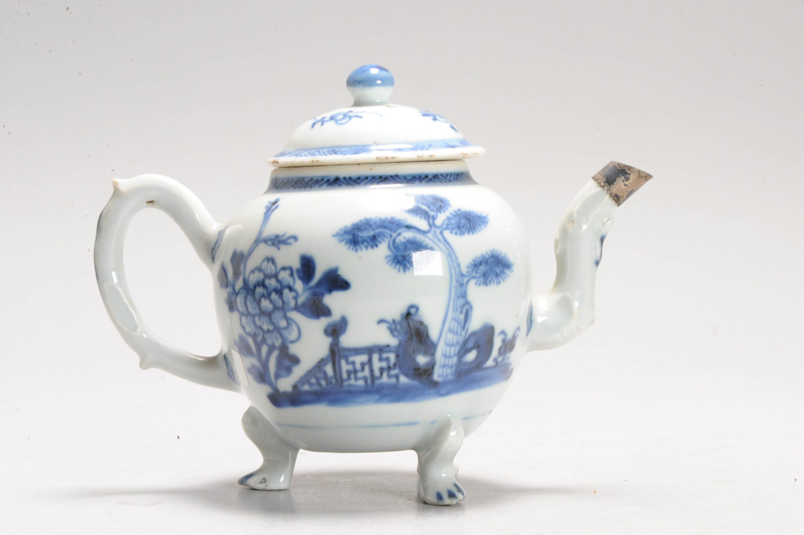 A Chinese Porcelain Qianlong period Teapot Antique Globular Body Garden - Image 11