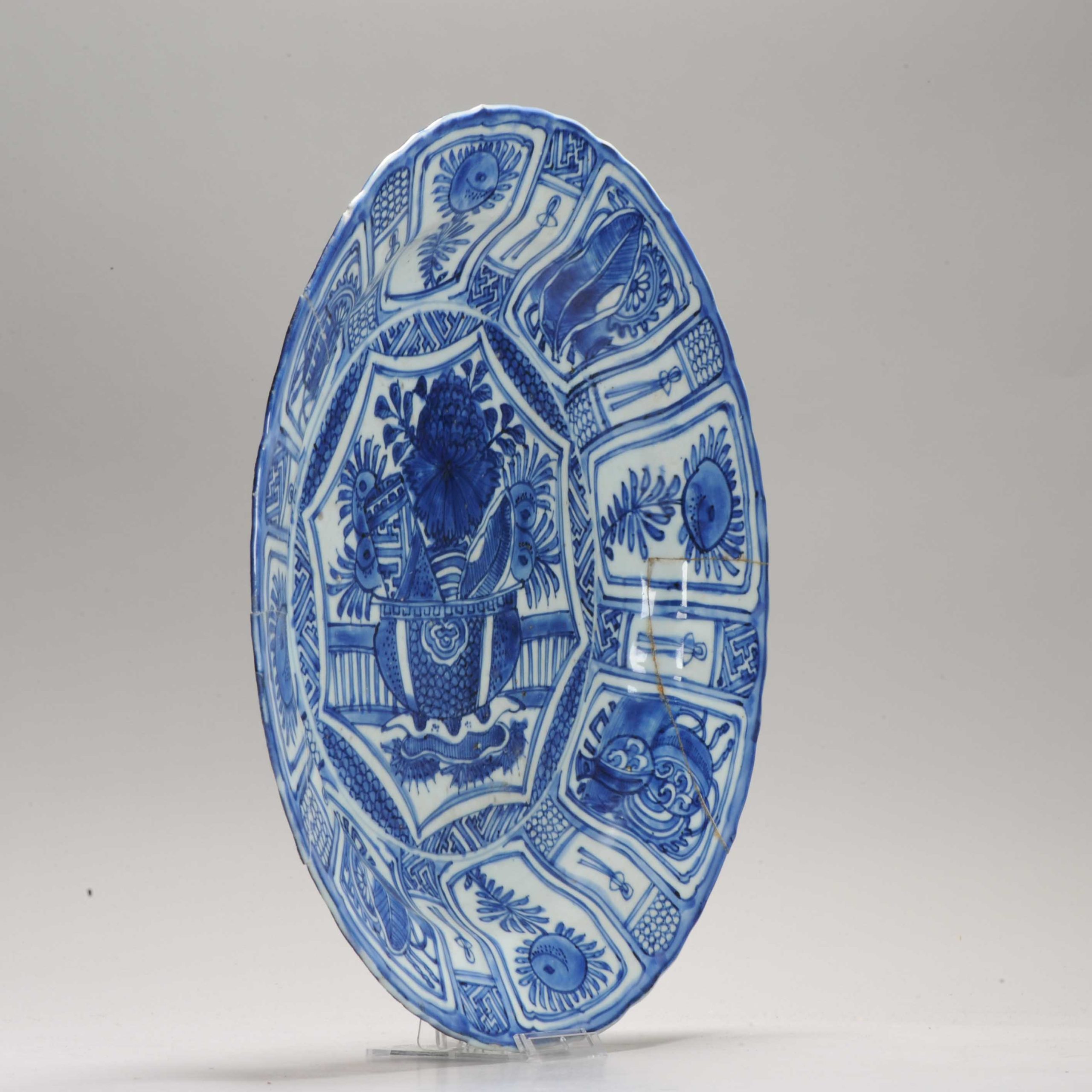 Antique Ming Period Chinese Porcelain Kraak Flower Basket Charger - Image 3