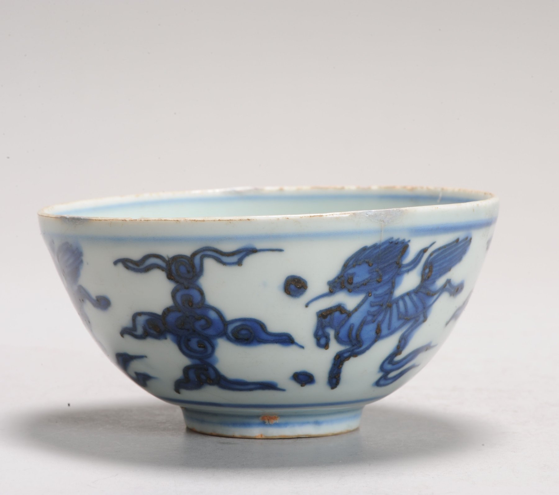 Antique Chinese Porcelain Jiajing period 1522-1566 Bowl with Mythical Creatures - Image 5