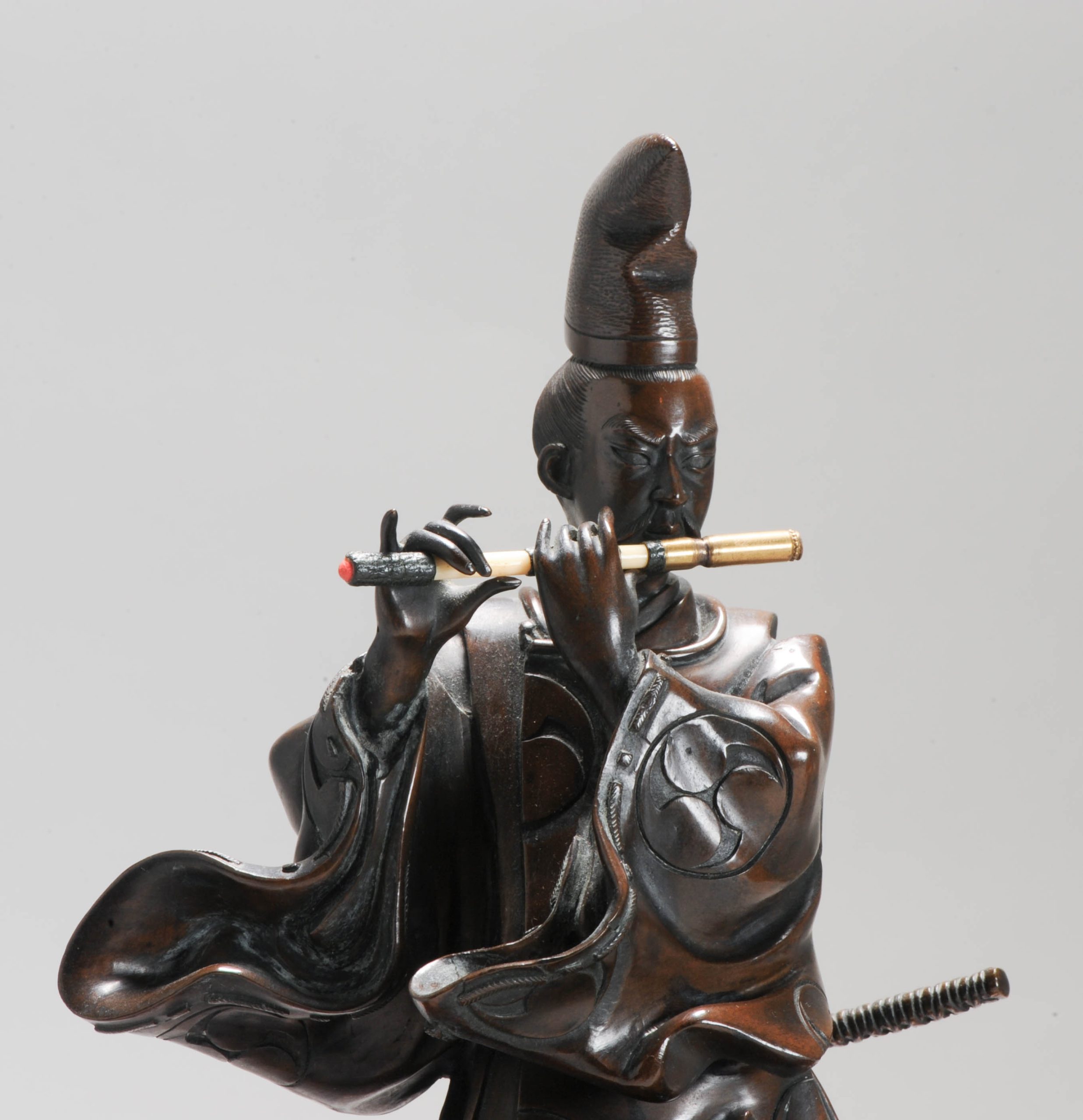 Antique Bronze Samurai with Flute Statue Japan Meiji era (1868-1912) - Image 8
