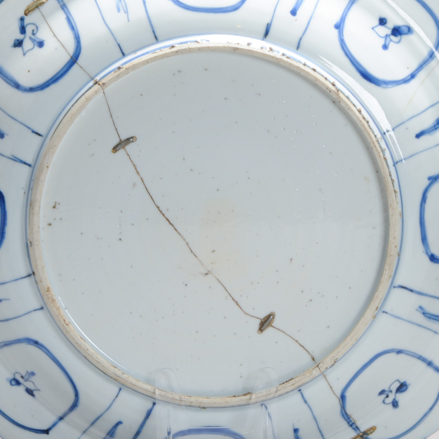 Antique Ming Period Chinese Porcelain Kraak Flower Basket Charger with Roots - Image 4