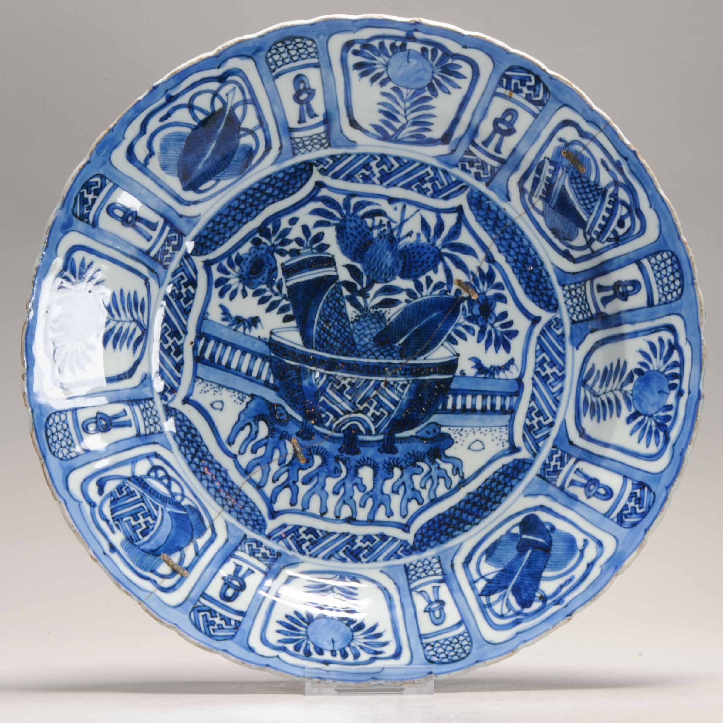 Antique Ming Period Chinese Porcelain Kraak Flower Basket Charger with Roots - Image 9