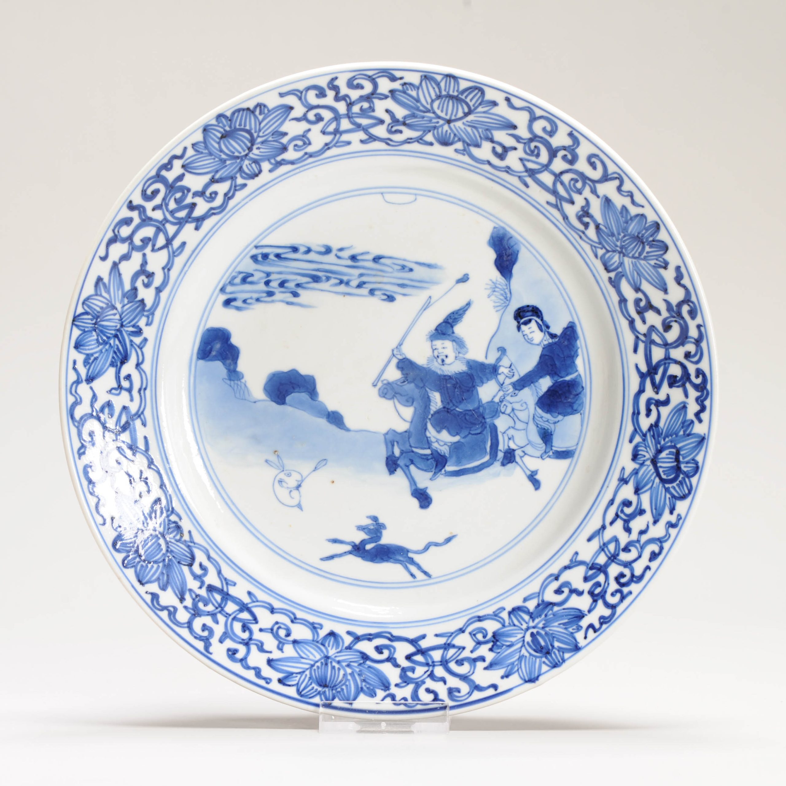 A Rare Kangxi period Chinese porcelain Rabit Hunt Plate with Marked BAse