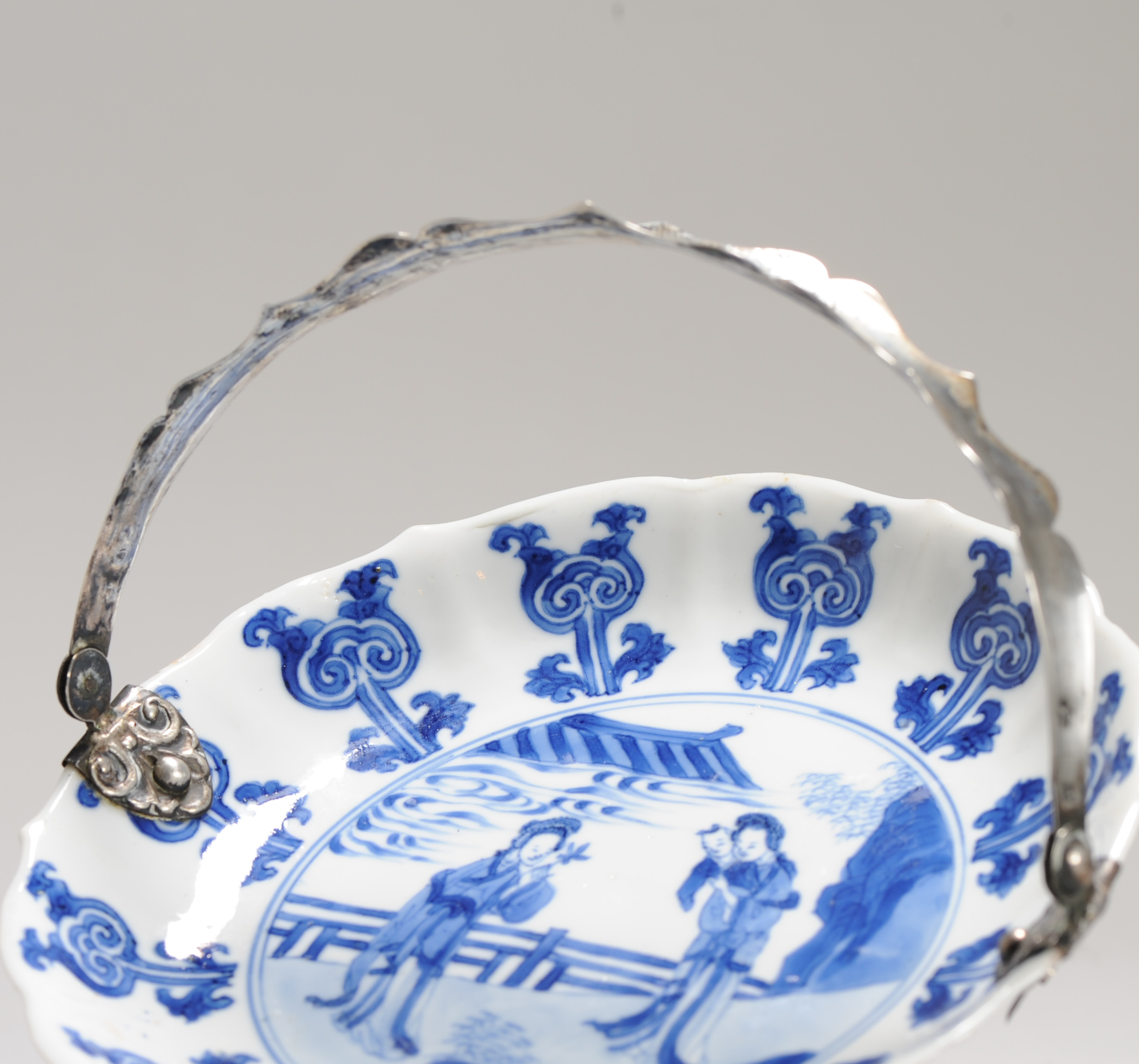A Rare Kangxi period Chinese porcelain Garden scene Plate with Marked BAse - Image 12