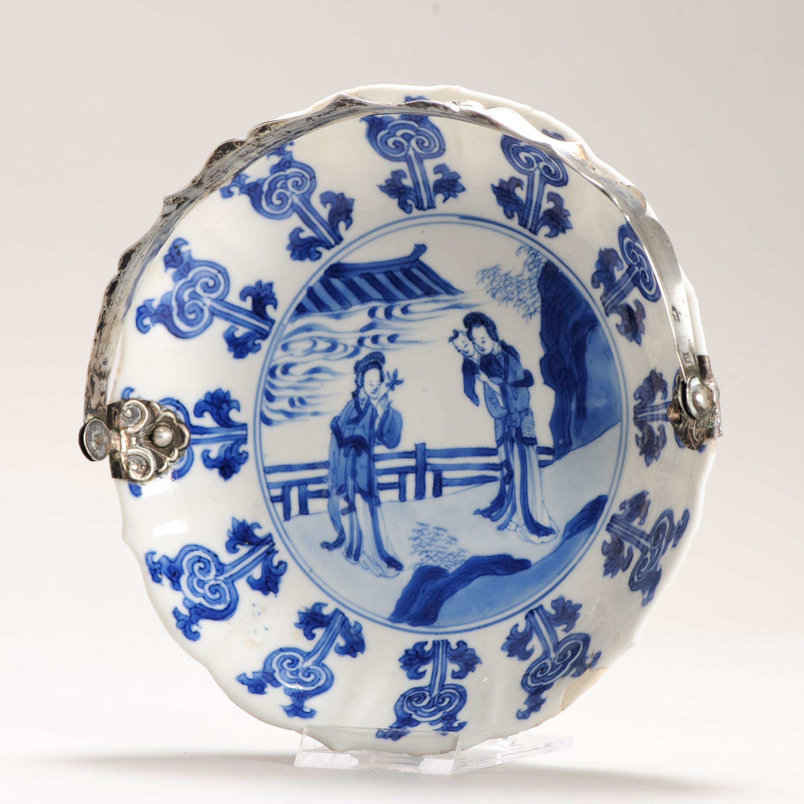 A Rare Kangxi period Chinese porcelain Garden scene Plate with Marked BAse - Image 8