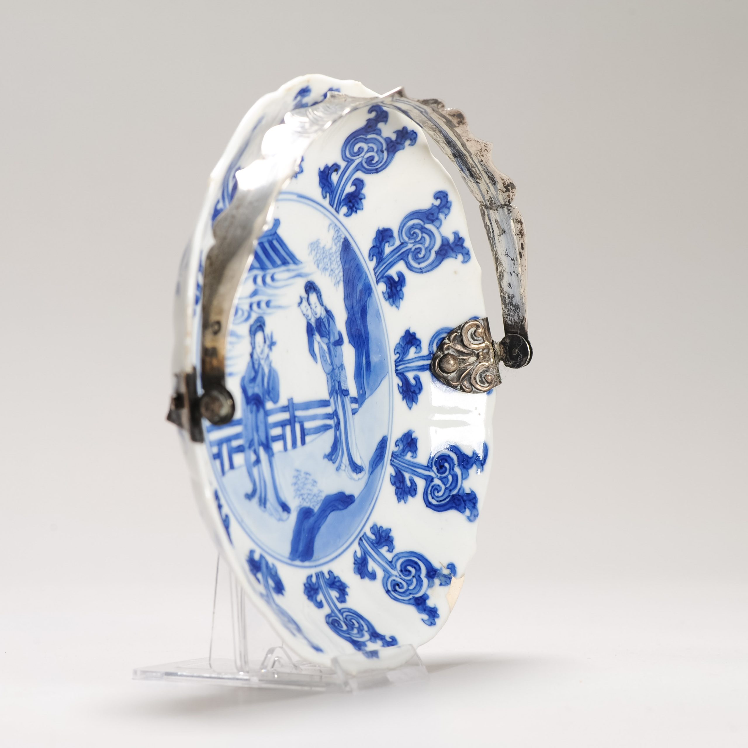 A Rare Kangxi period Chinese porcelain Garden scene Plate with Marked BAse - Image 14