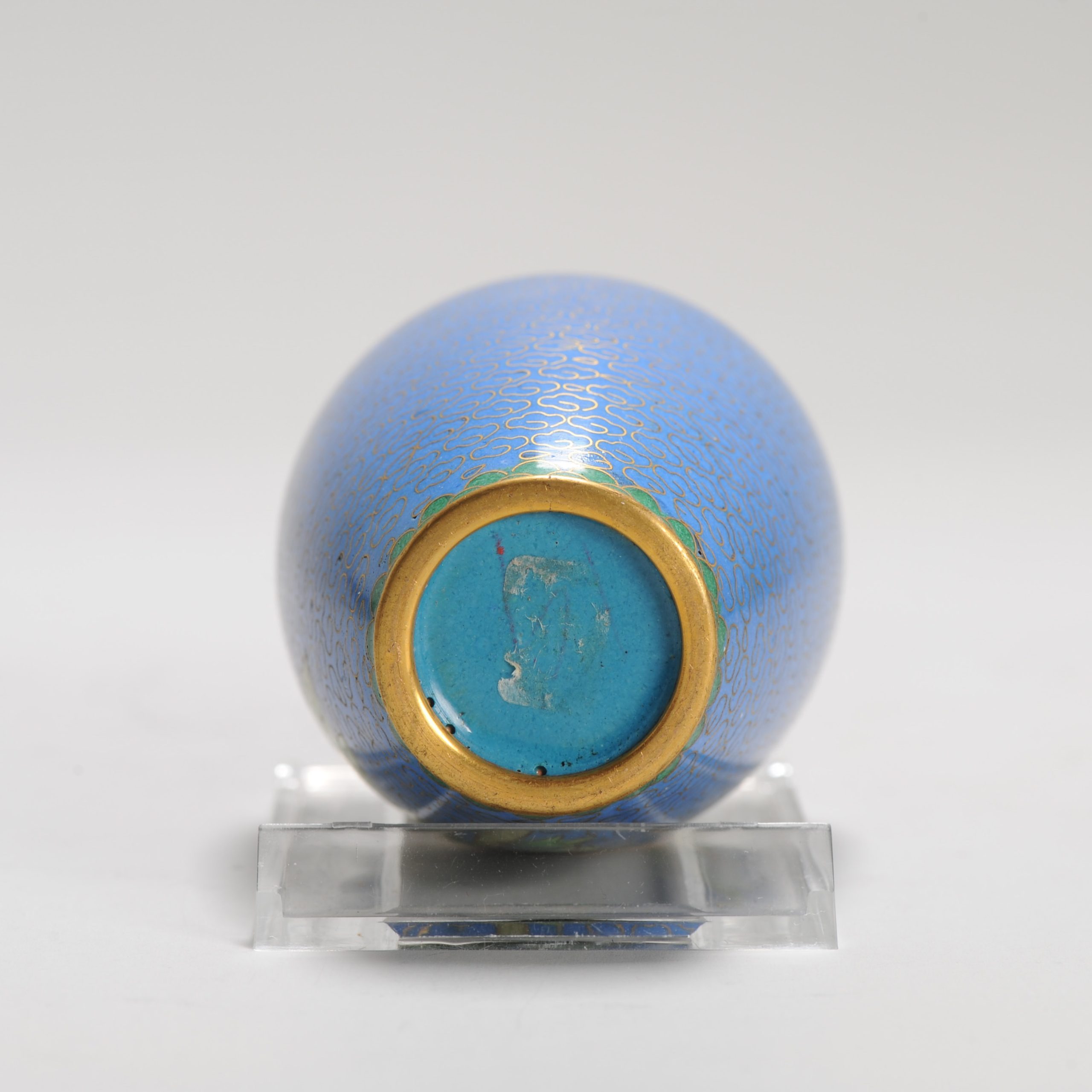 A Small round cloisonné Vase 20th c Chinese In nice blue Flowers Floral - Image 2