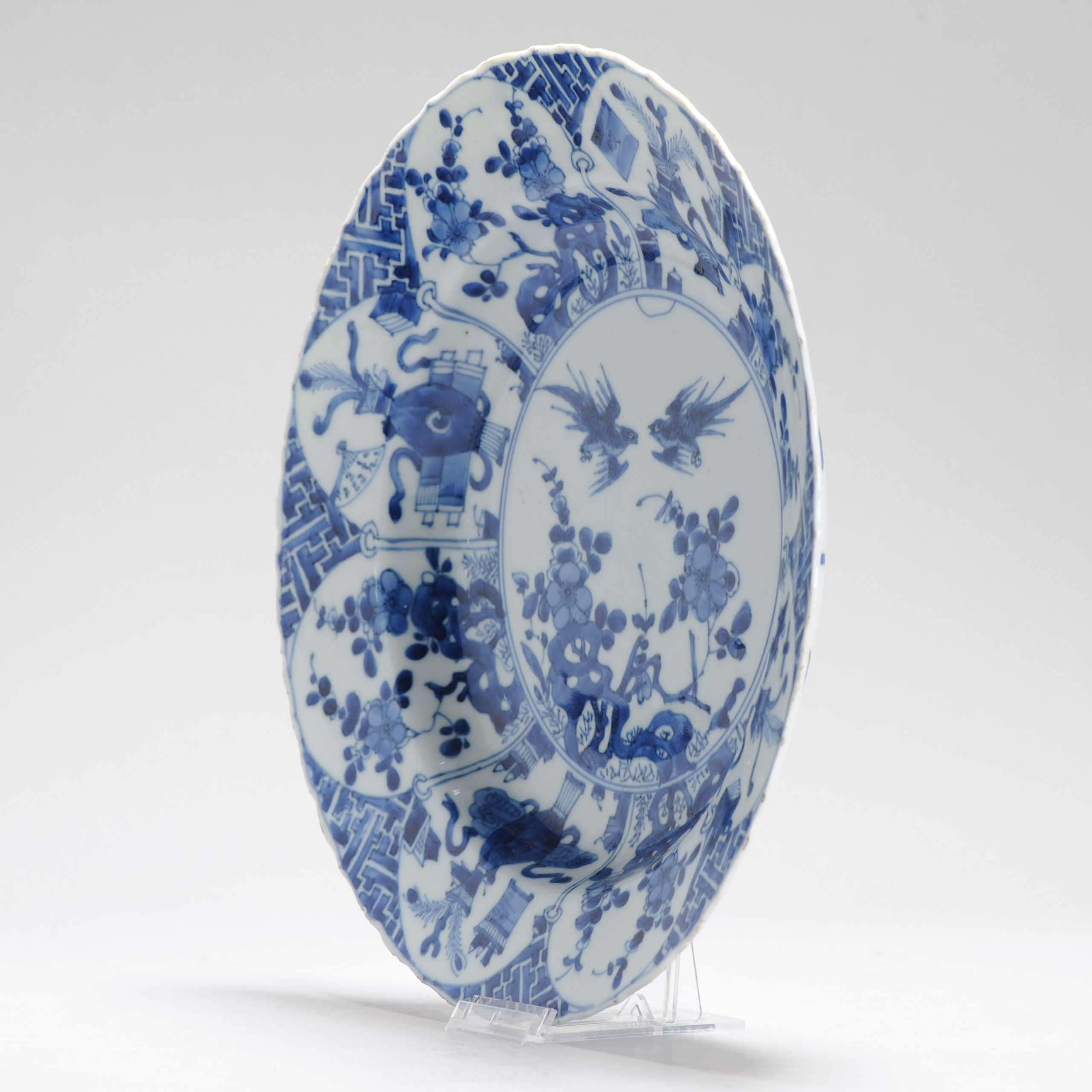 A Kangxi period Chinese porcelain Large Dish with Birds Flowers Valuables Marked - Image 11