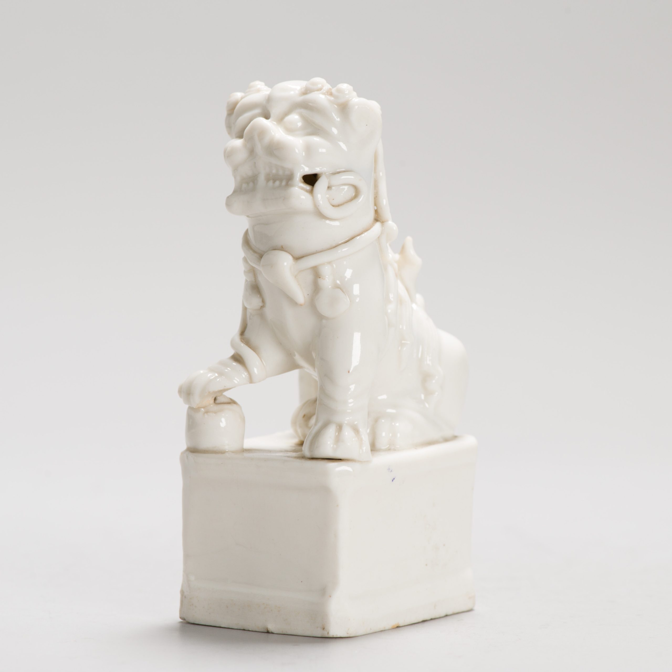 17/18C Dehua Blanc de Chine Statue Foo Dog Antique Kangxi period Chinese - Image 3