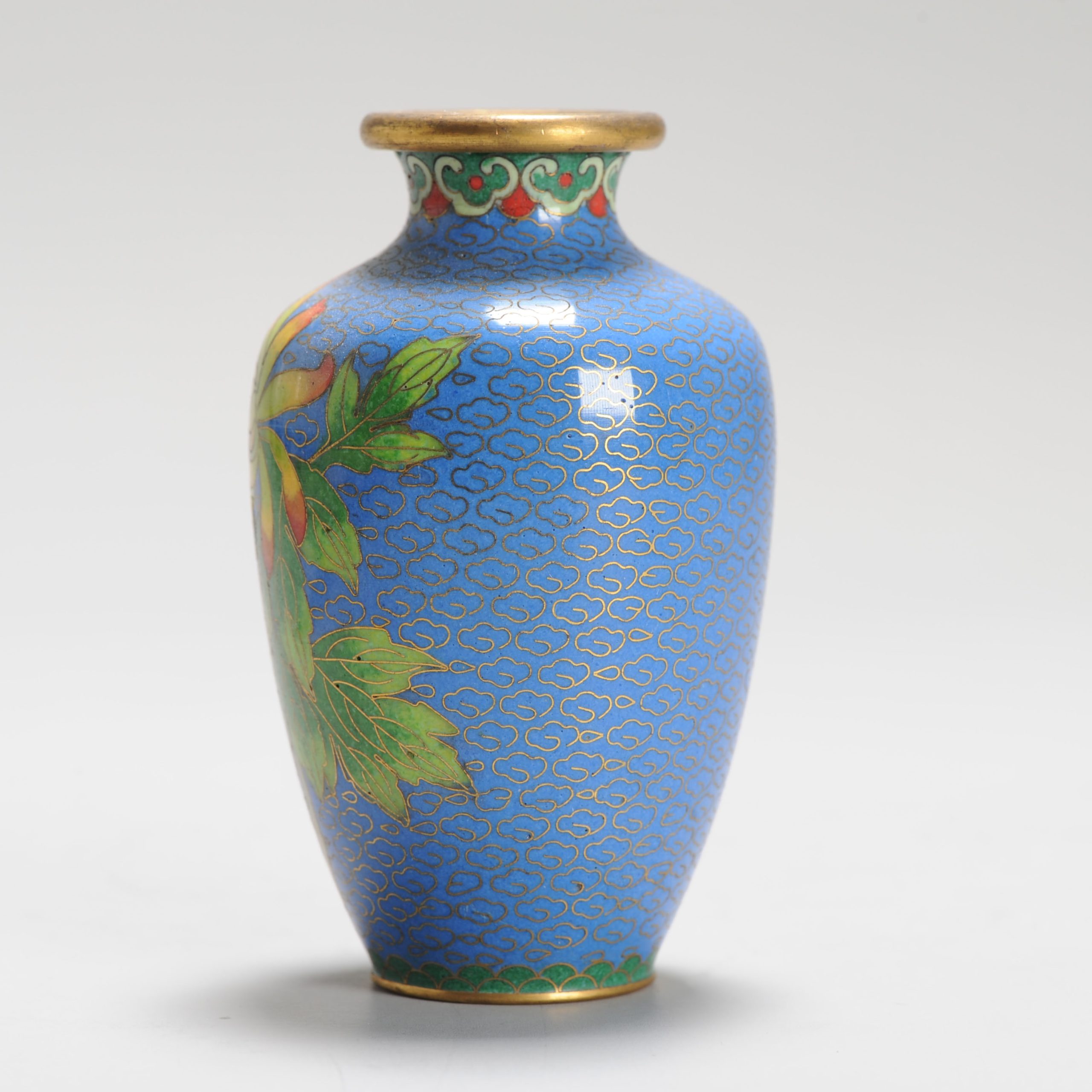 A Small round cloisonné Vase 20th c Chinese In nice blue Flowers Floral - Image 10