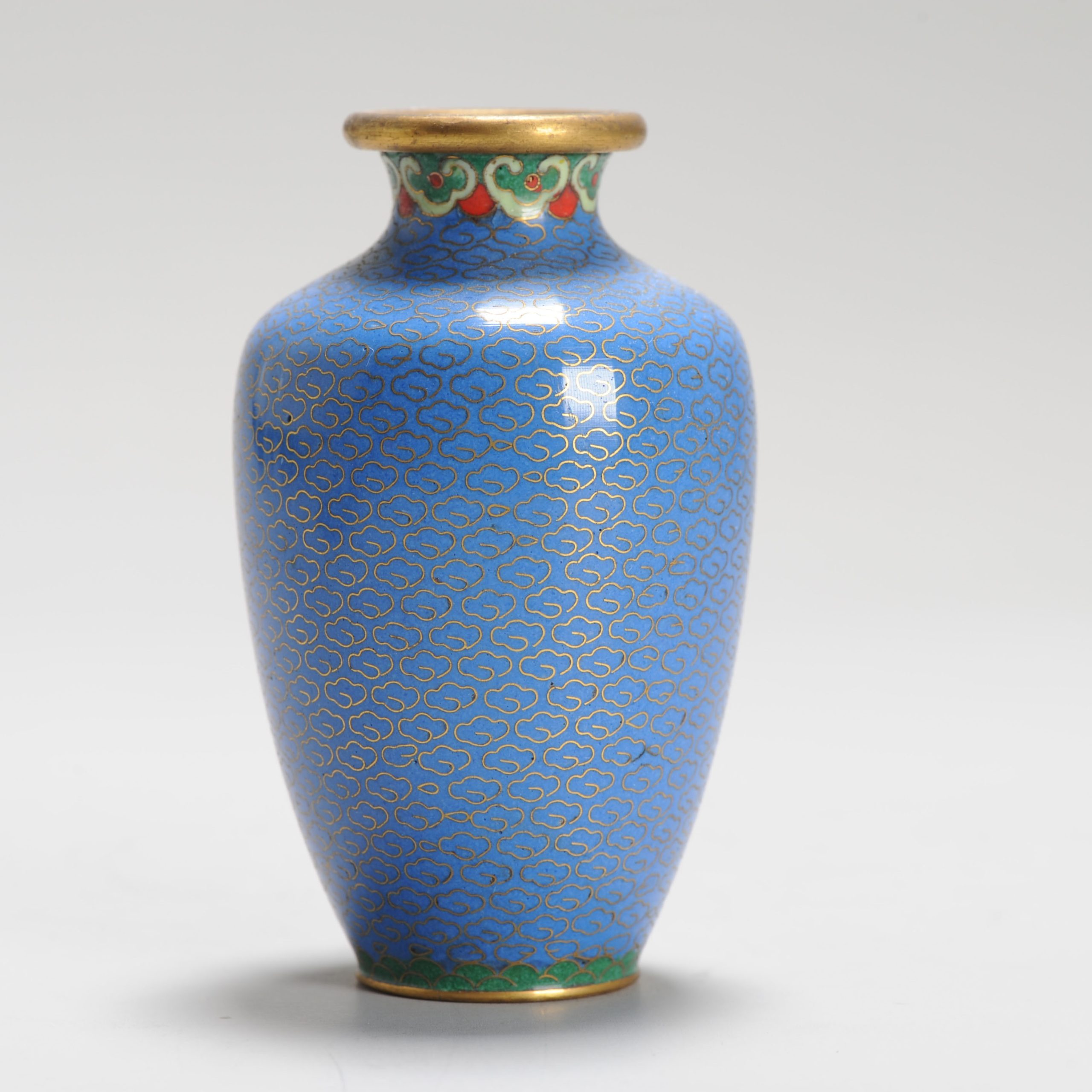 A Small round cloisonné Vase 20th c Chinese In nice blue Flowers Floral - Image 7