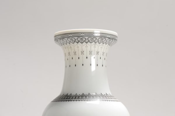 1970's Chinese porcelain ProC Vases Landscape in a Garden Qianlong Mark - Image 4