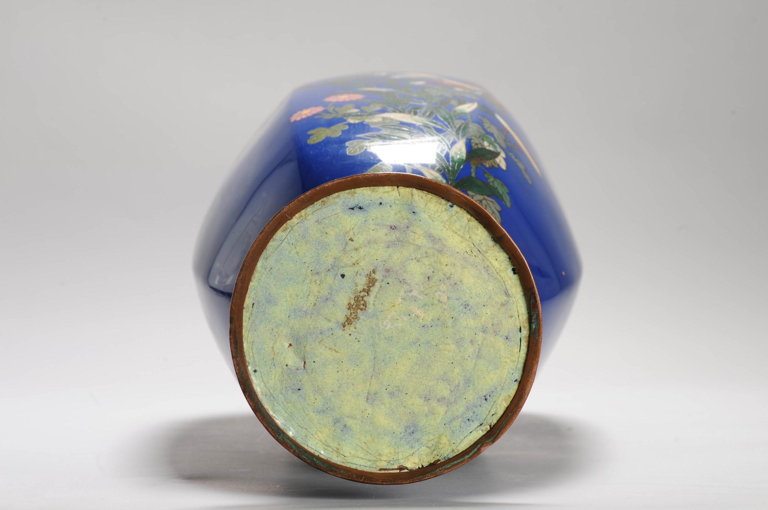 A large blue ground Vase with flowers and Prunus cloisonné enamel Meiji era (1868-1912) - Image 11