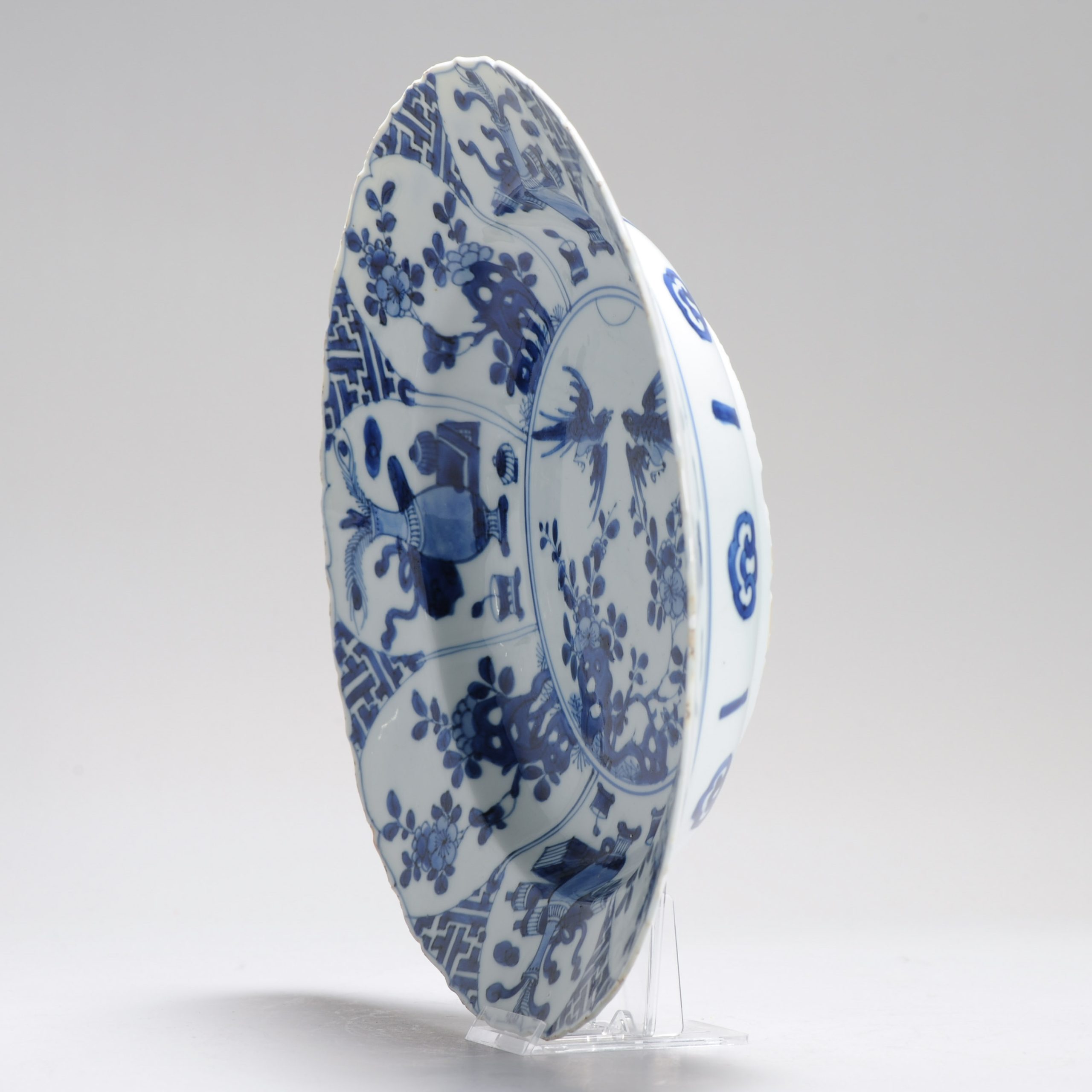 A Kangxi period Chinese porcelain Large Dish with Birds Flowers Valuables Marked - Image 11