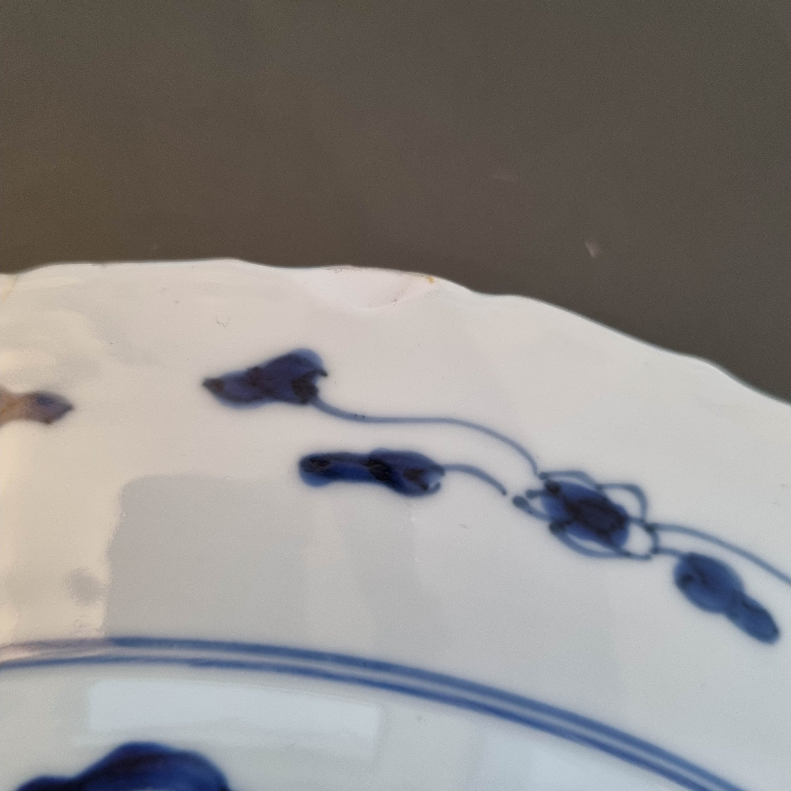 A Kangxi period Chinese porcelain Large Dish with Birds Flowers Valuables Marked - Image 13