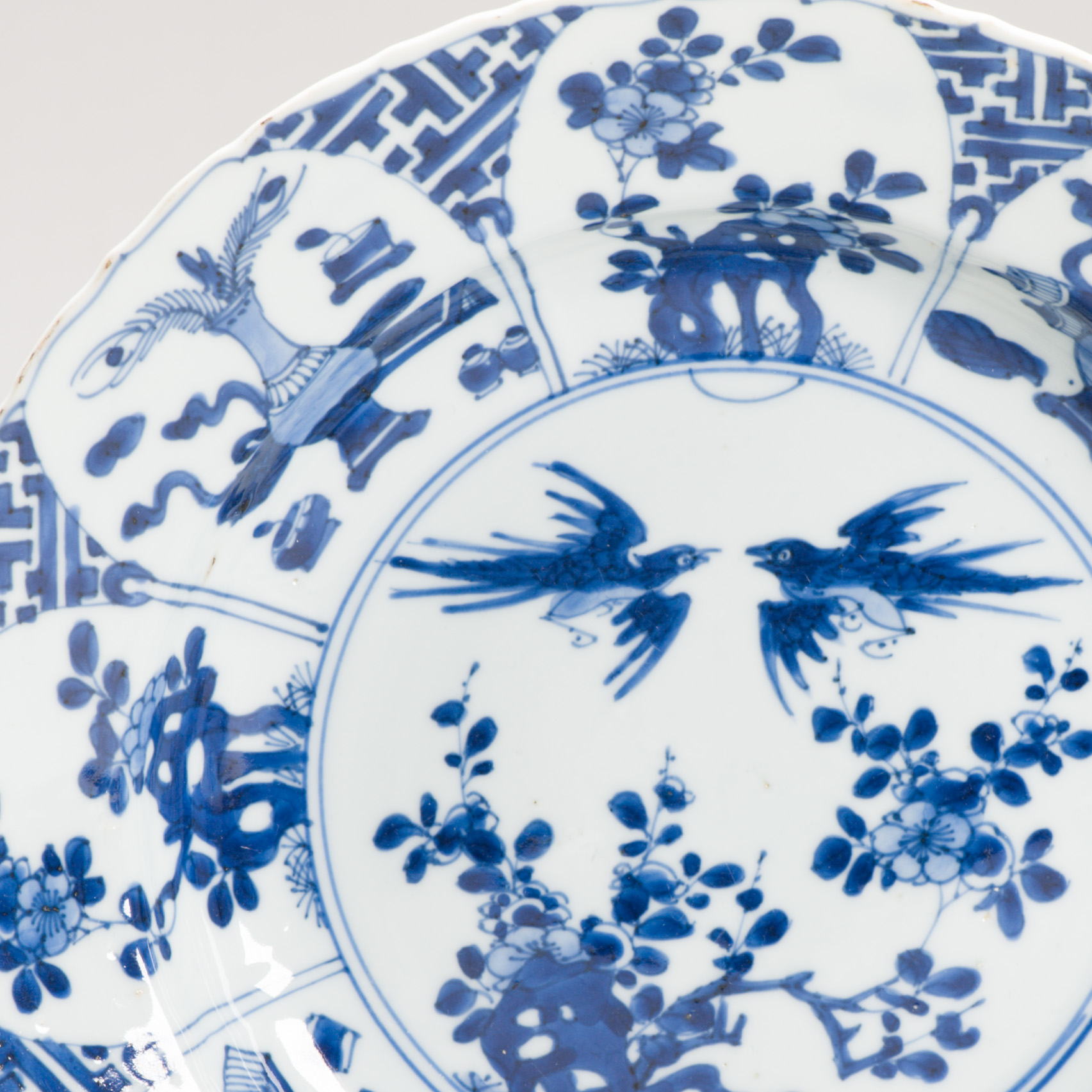 A Kangxi period Chinese porcelain Large Dish with Birds Flowers Valuables Marked - Image 13