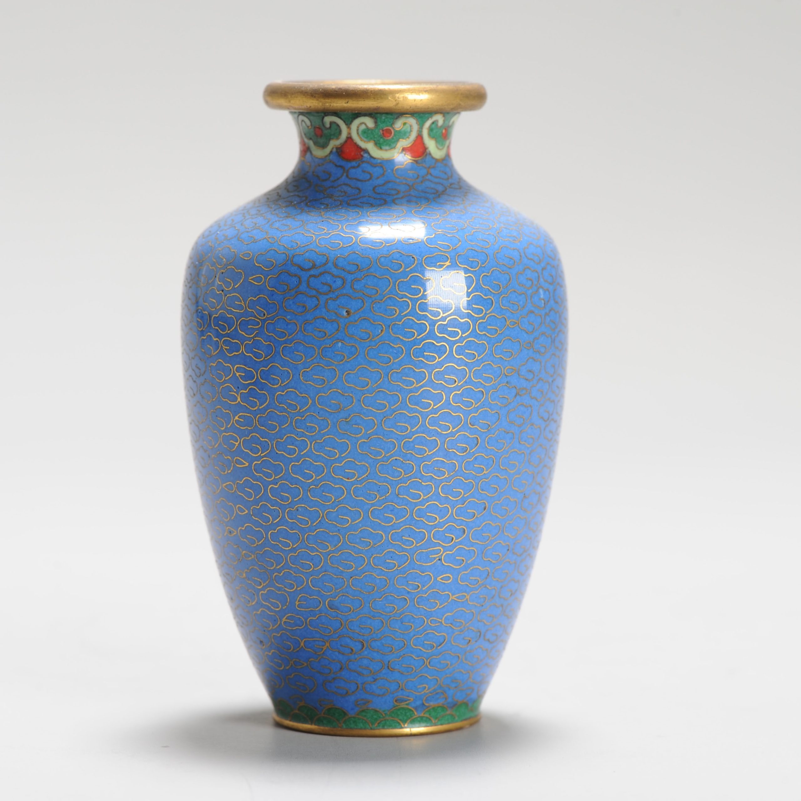 A Small round cloisonné Vase 20th c Chinese In nice blue Flowers Floral - Image 8