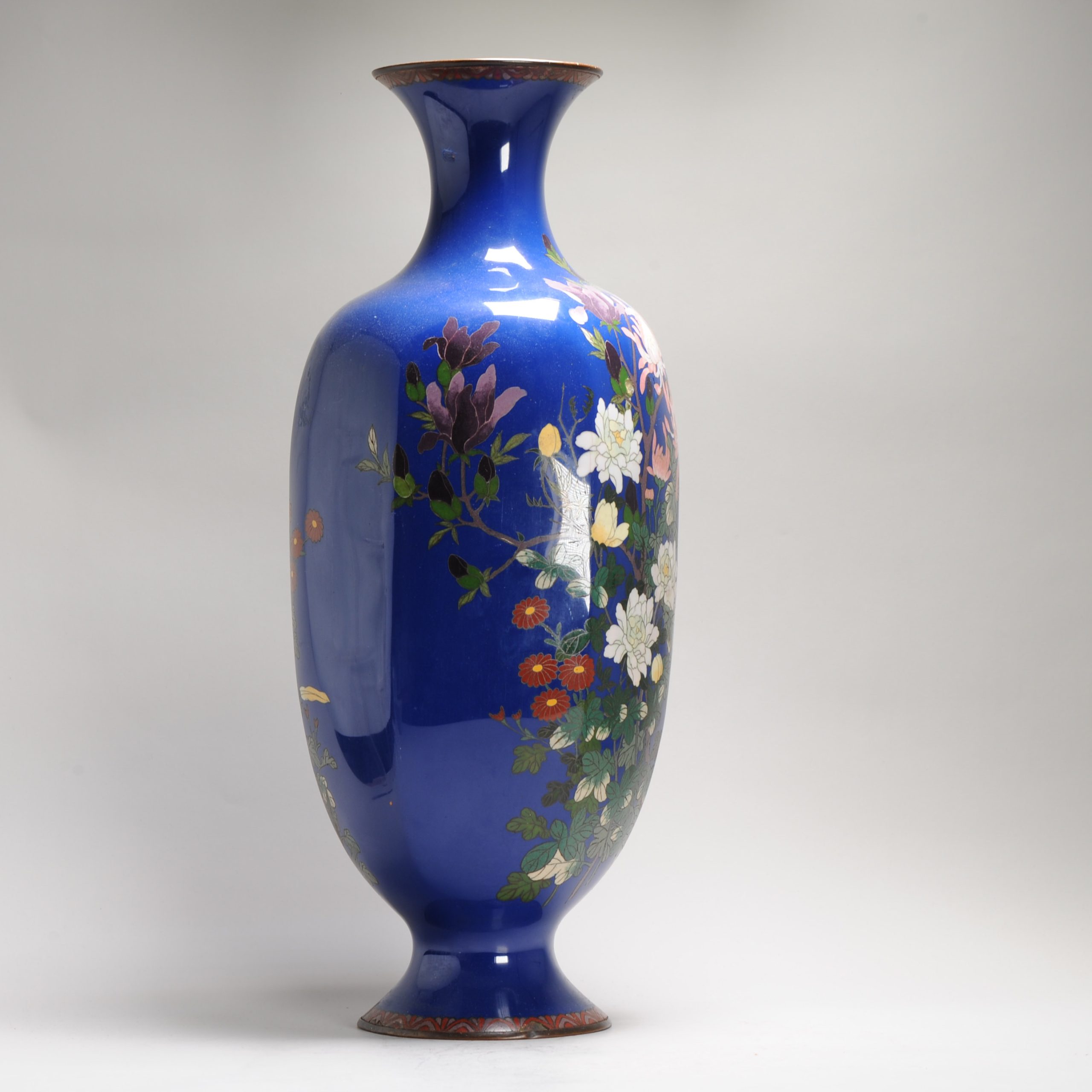 A large blue ground Vase with flowers and Prunus cloisonné enamel Meiji era (1868-1912) - Image 2