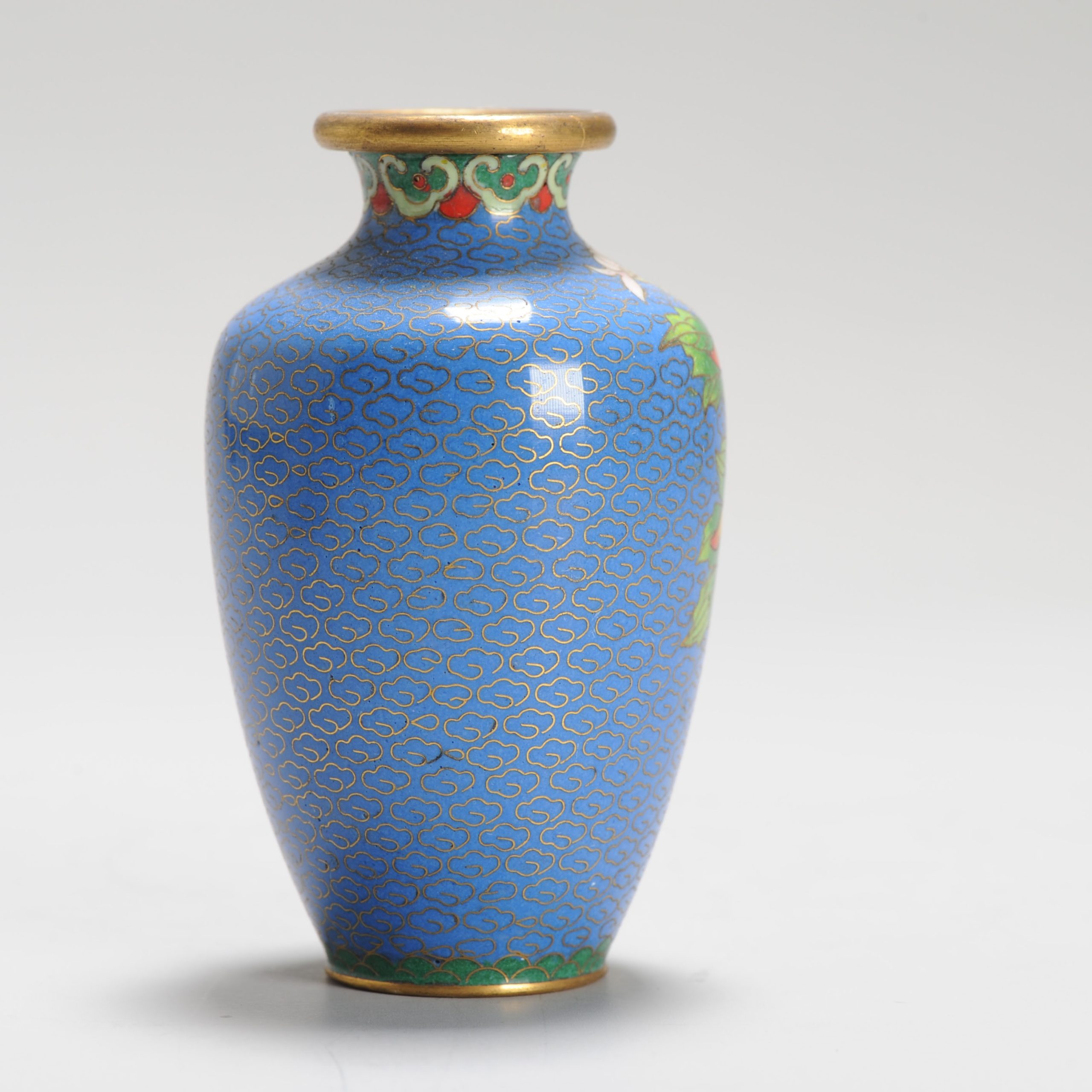 A Small round cloisonné Vase 20th c Chinese In nice blue Flowers Floral - Image 6