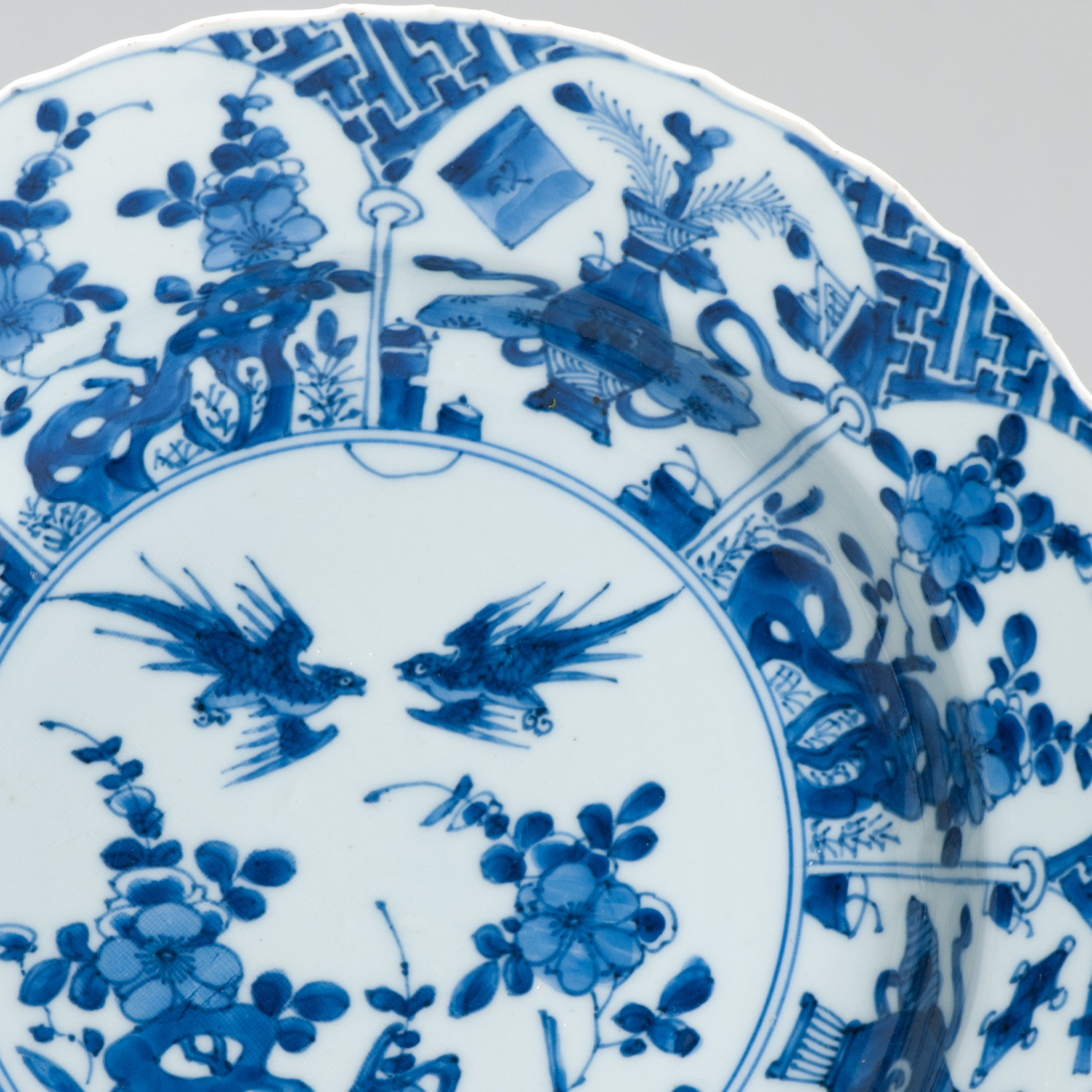 A Kangxi period Chinese porcelain Large Dish with Birds Flowers Valuables Marked - Image 14