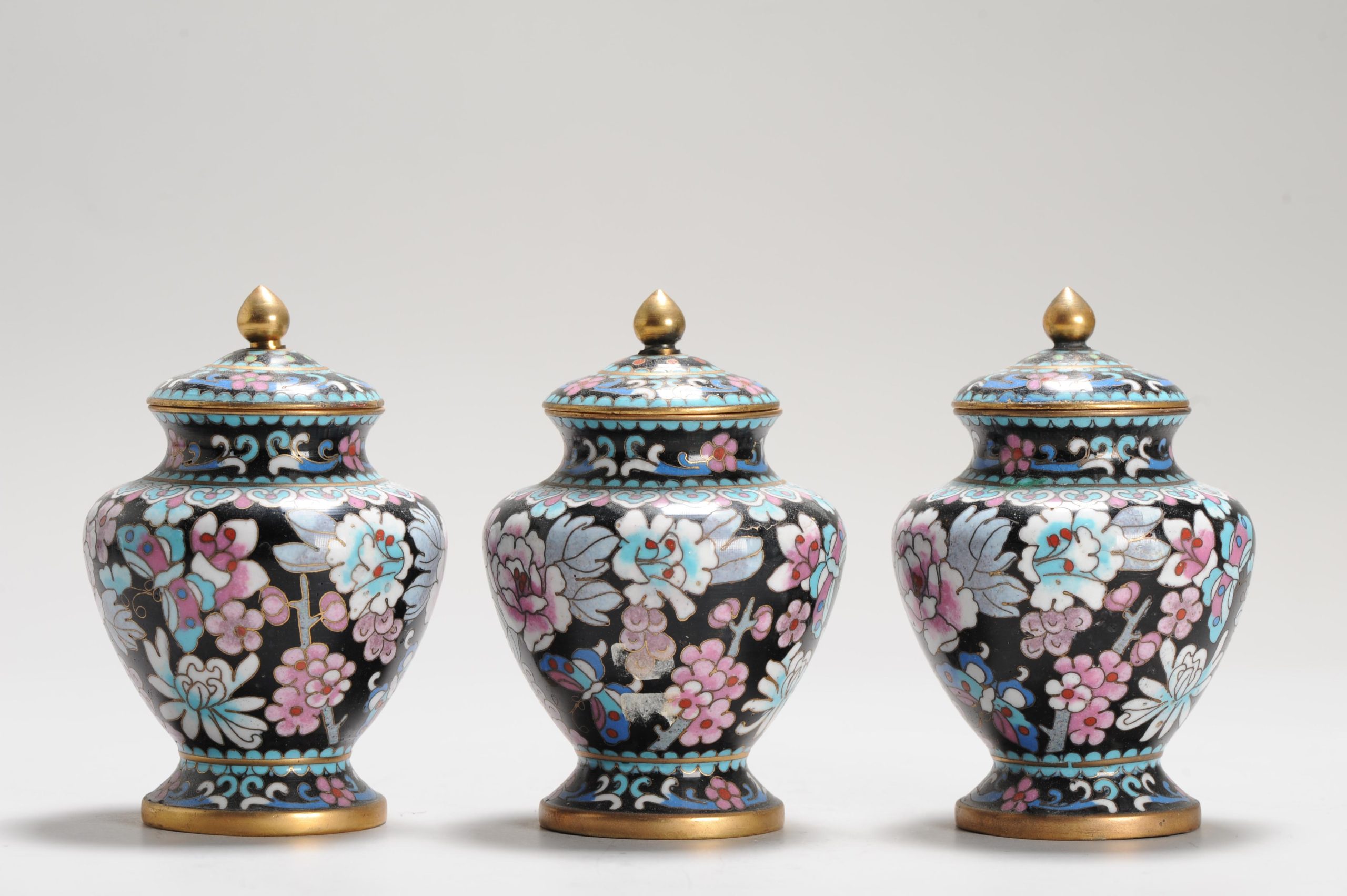A Set of Small round cloisonné Vases 20th c Chinese In nice Turqoise - Image 8