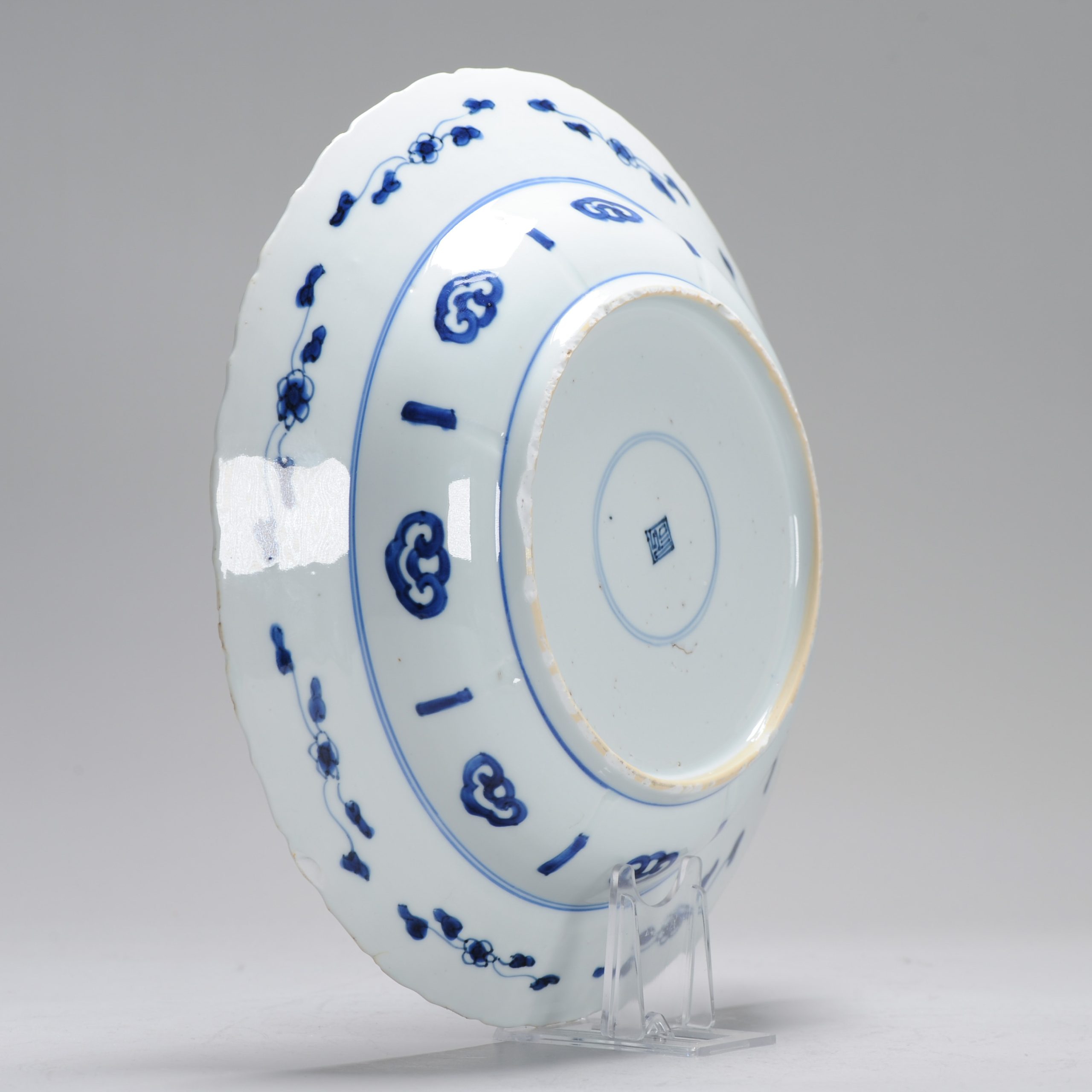 A Kangxi period Chinese porcelain Large Dish with Birds Flowers Valuables Marked - Image 9
