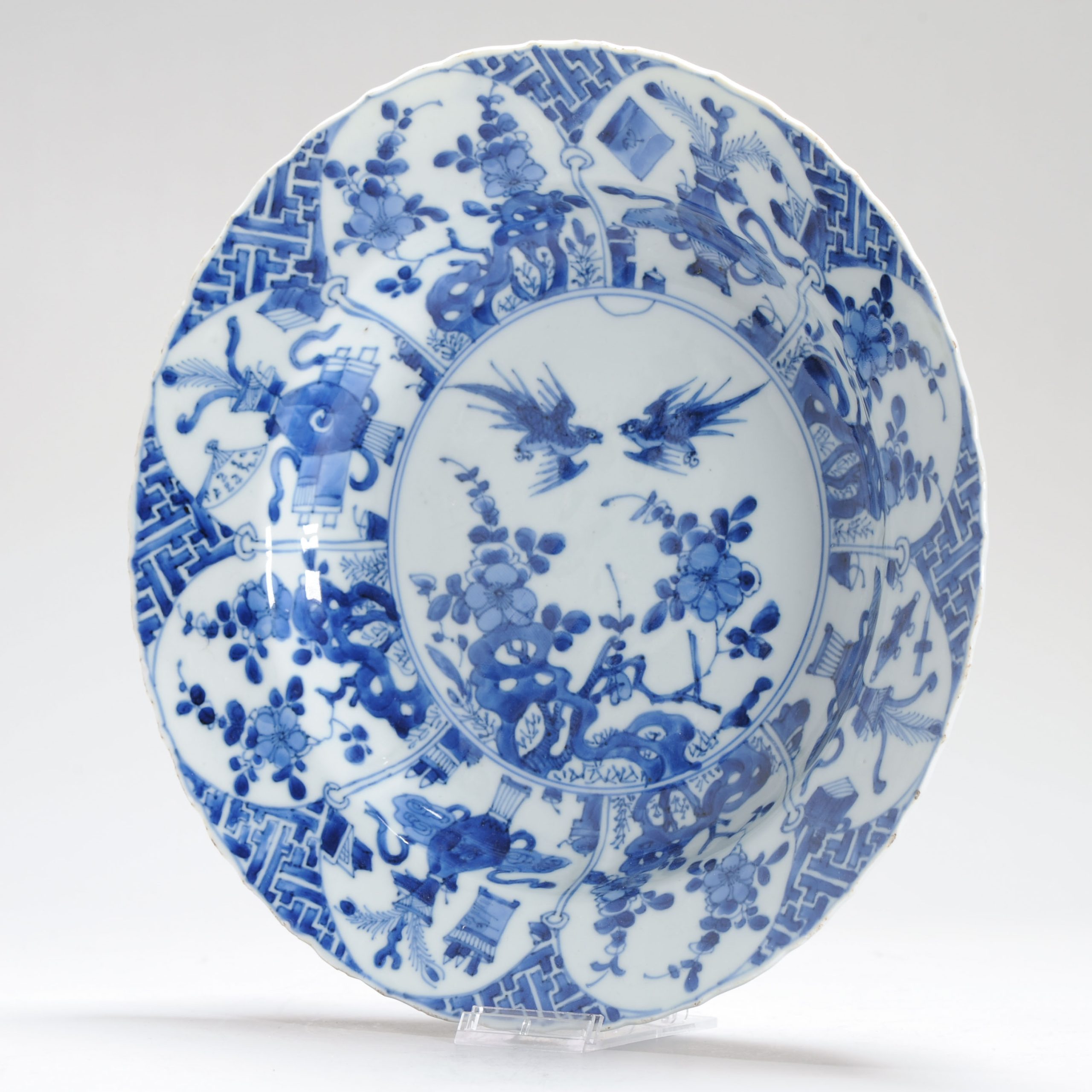 A Kangxi period Chinese porcelain Large Dish with Birds Flowers Valuables Marked - Image 12