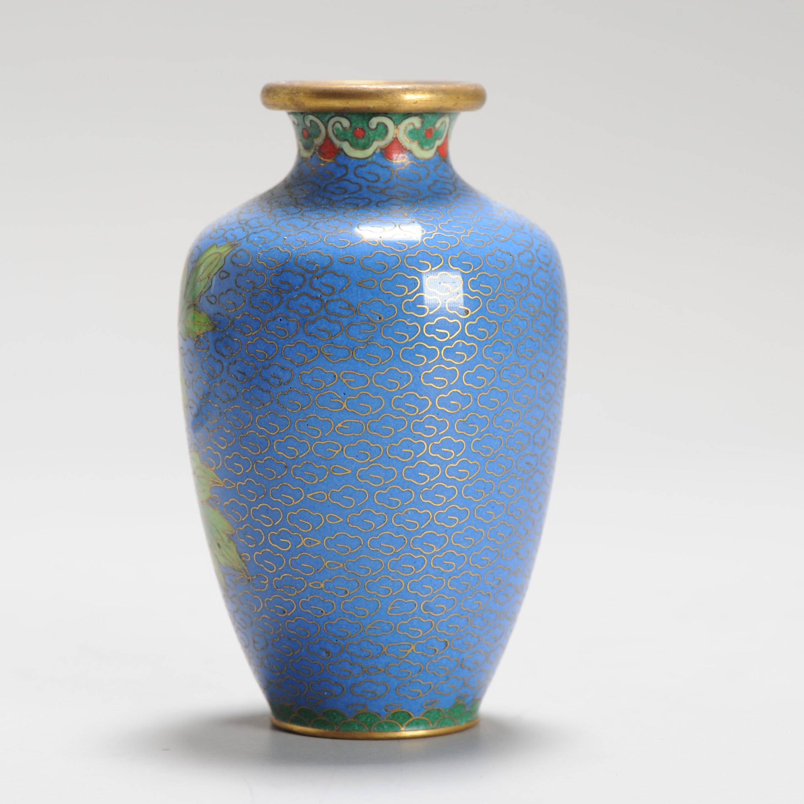 A Small round cloisonné Vase 20th c Chinese In nice blue Flowers Floral - Image 9