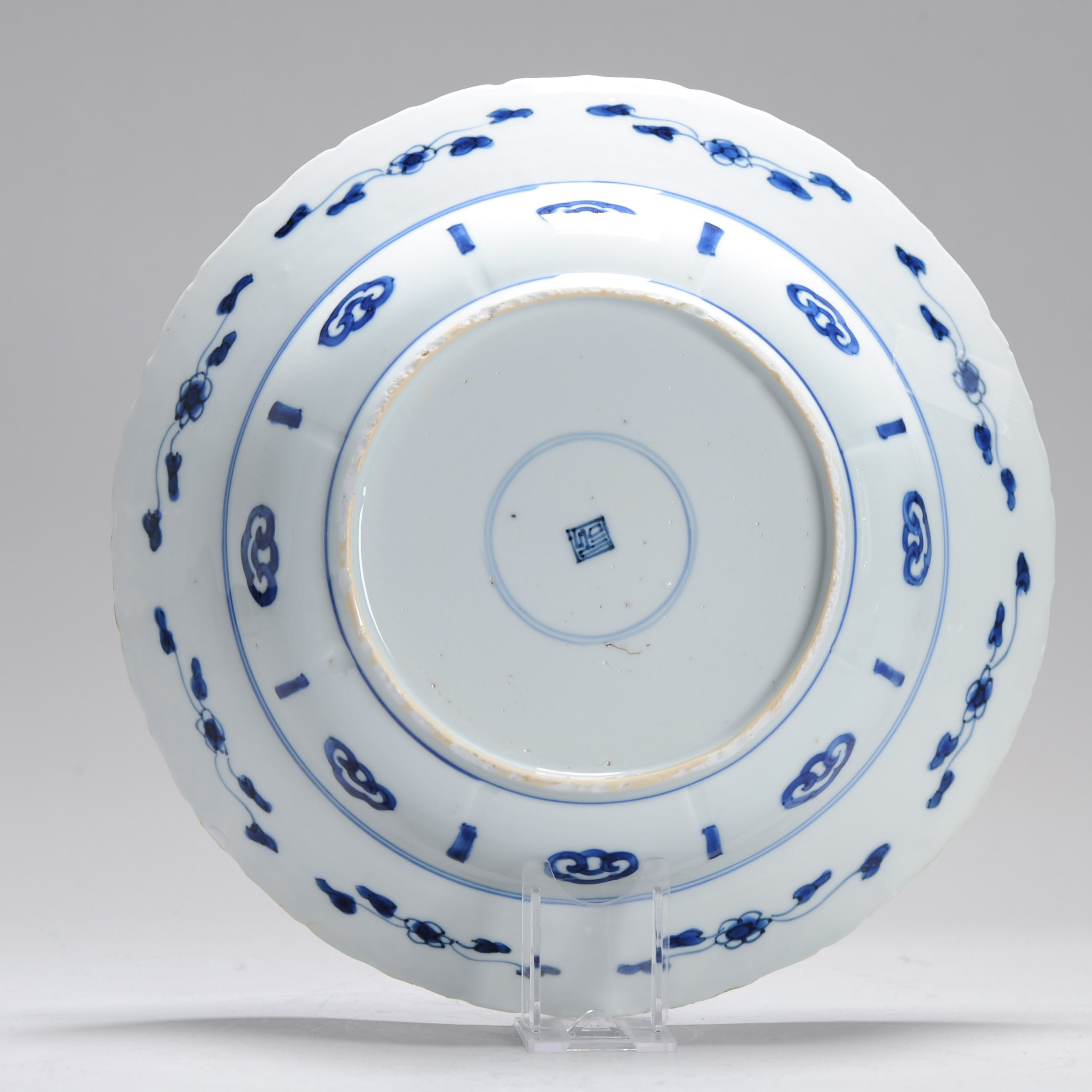 A Kangxi period Chinese porcelain Large Dish with Birds Flowers Valuables Marked - Image 7