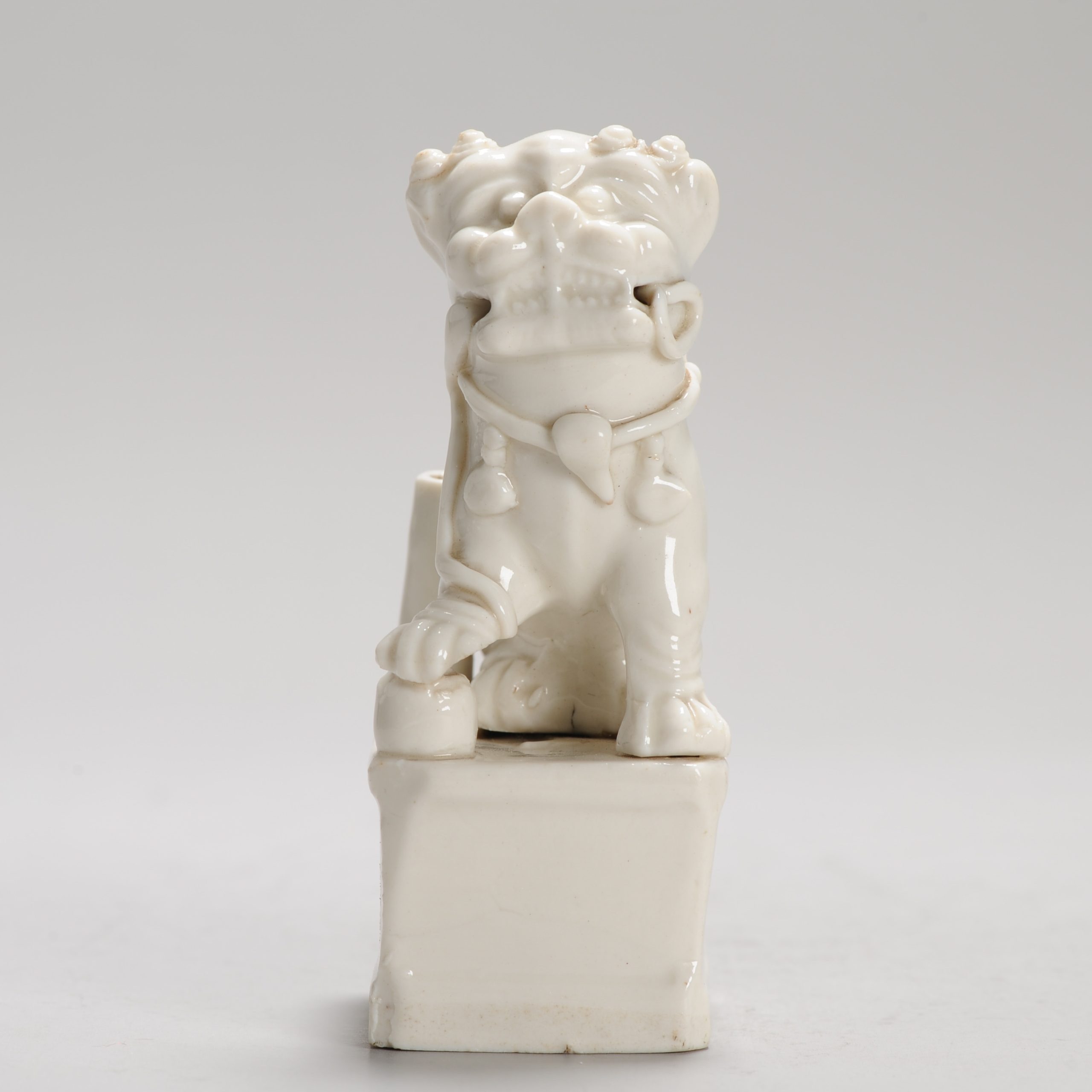 17/18C Dehua Blanc de Chine Statue Foo Dog Antique Kangxi period Chinese - Image 4