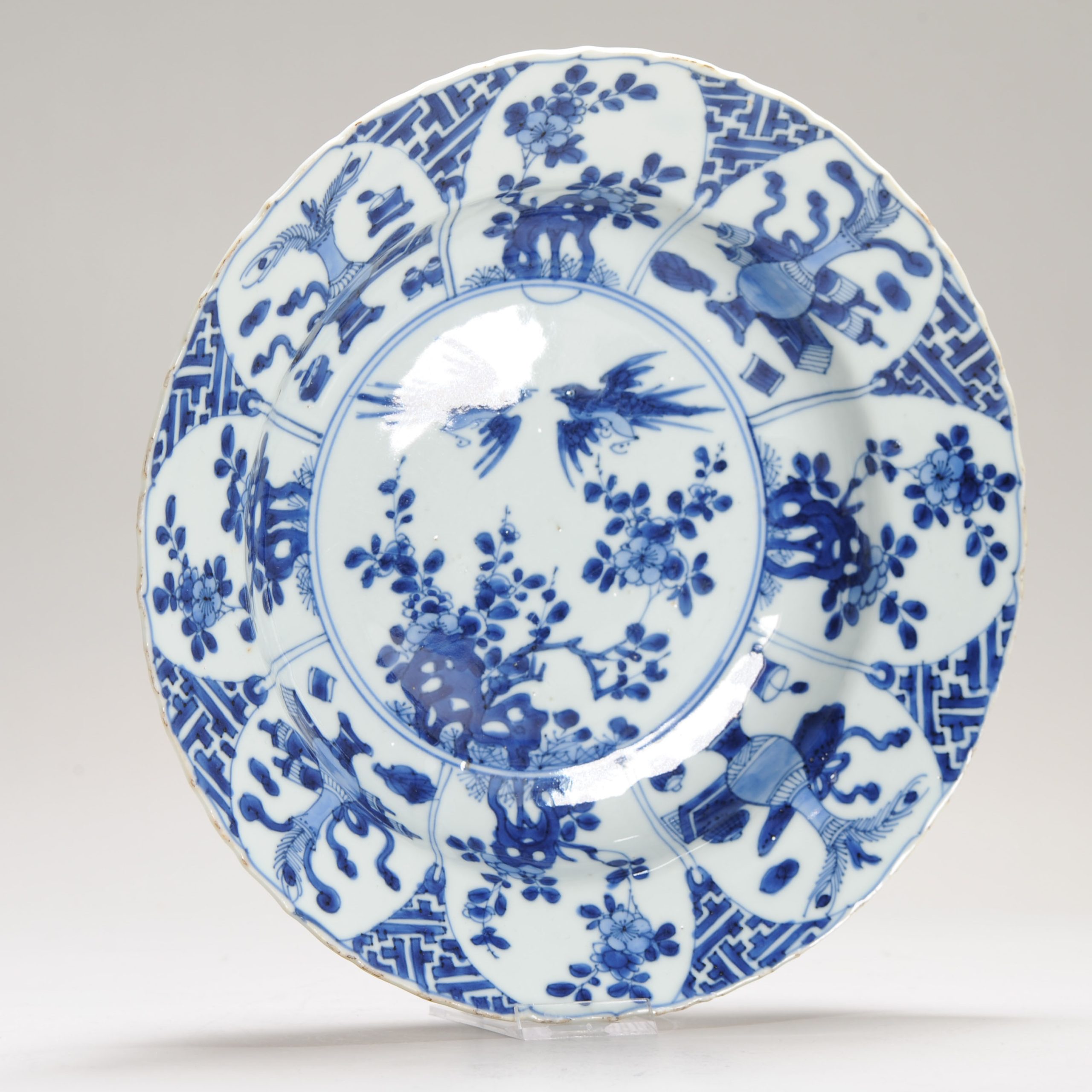 A Kangxi period Chinese porcelain Large Dish with Birds Flowers Valuables Marked - Image 2