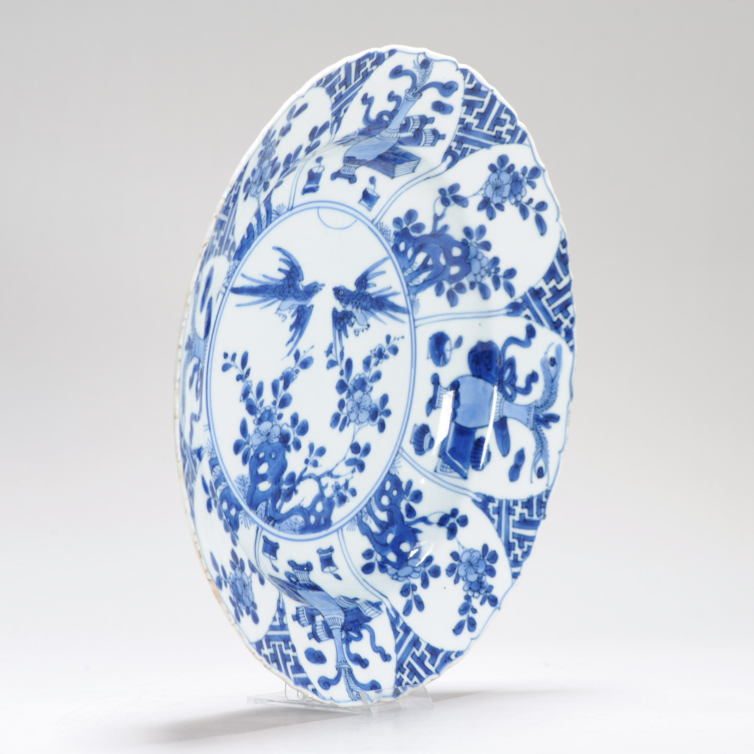 A Kangxi period Chinese porcelain Large Dish with Birds Flowers Valuables Marked - Image 3