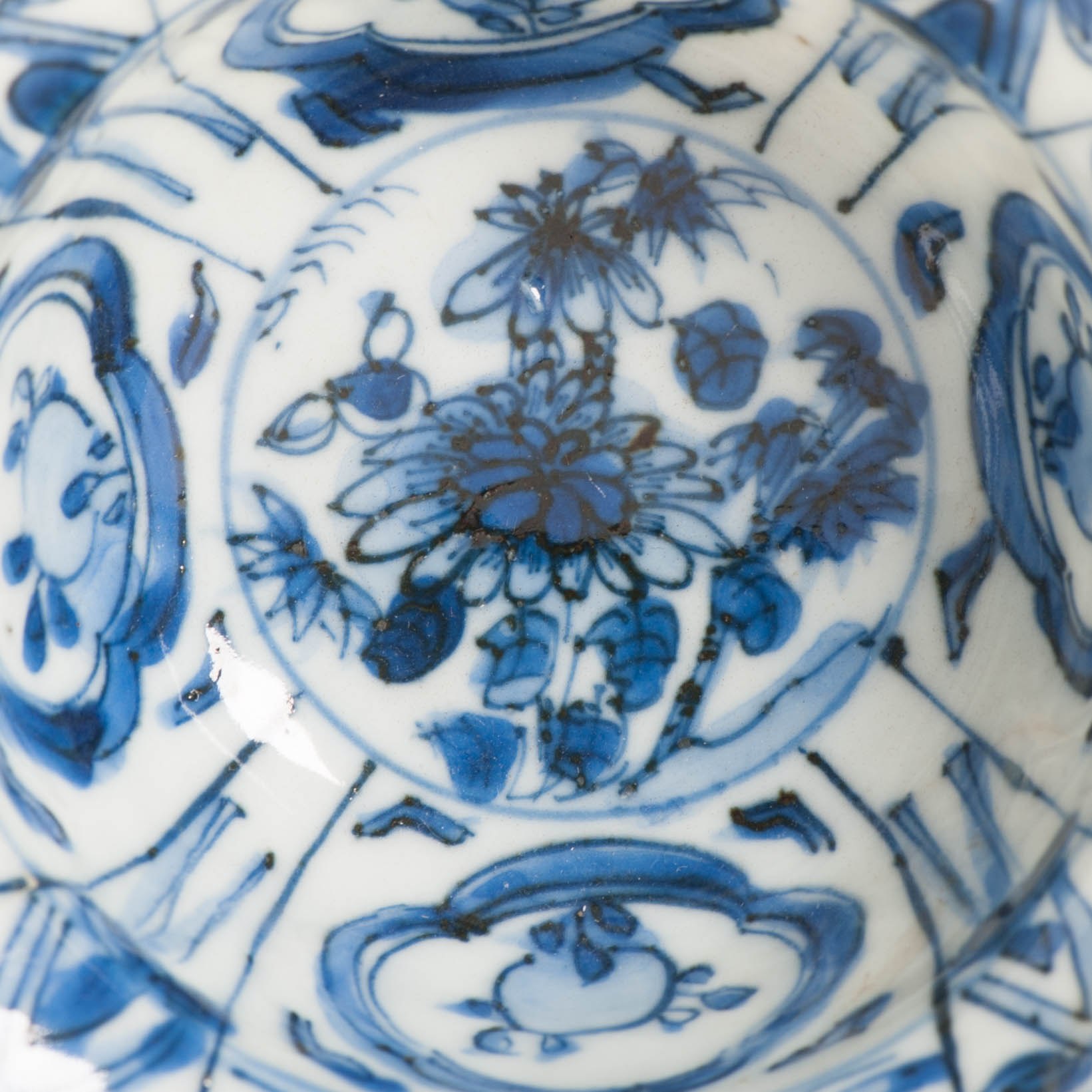 Antique Ming Period Chinese Porcelain Kraak Klapmuts Flowers Fruits Masks - Image 3