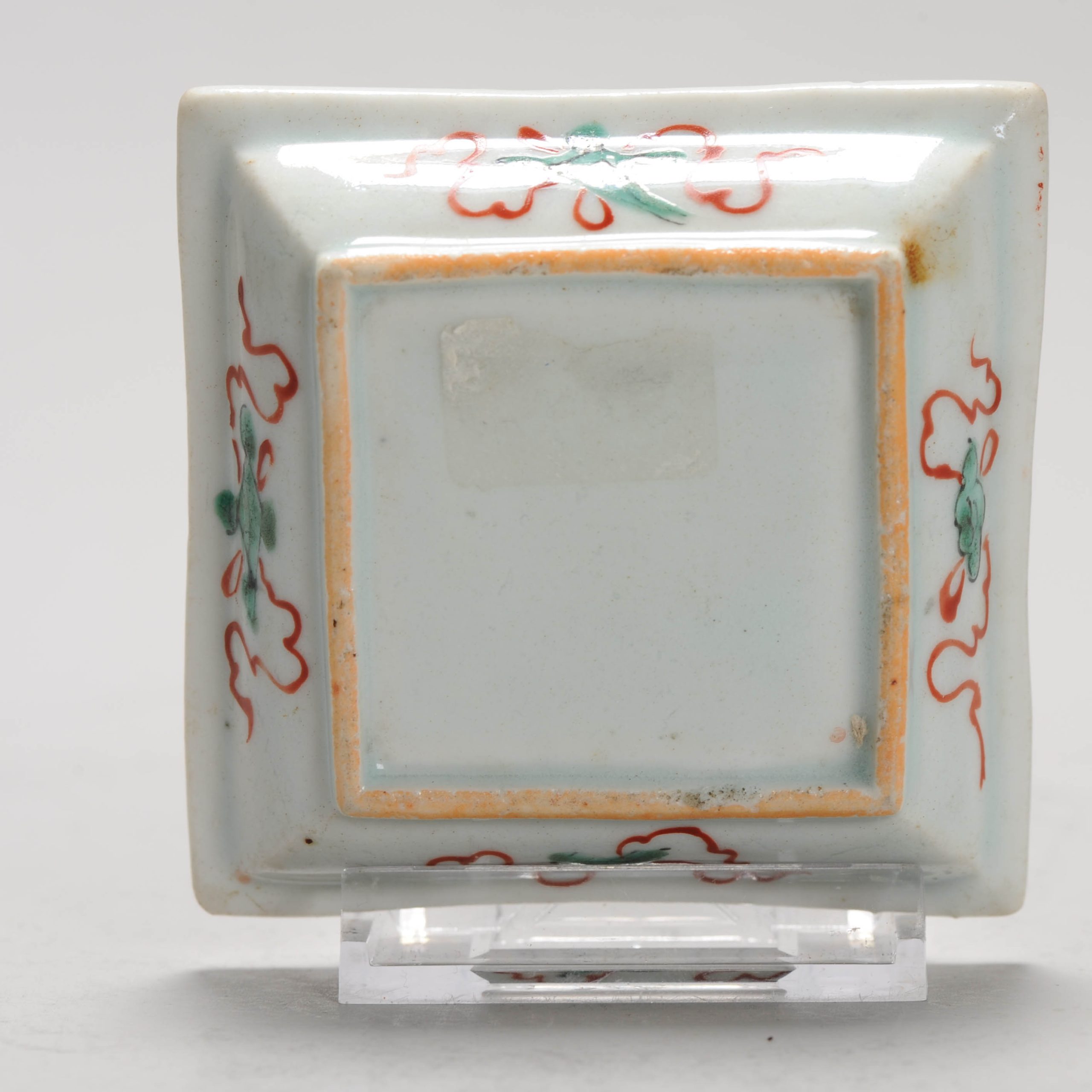 Unusual Small 17C Chinese Porcelain Ming Period Square dish Famille Verte Wucai - Image 5