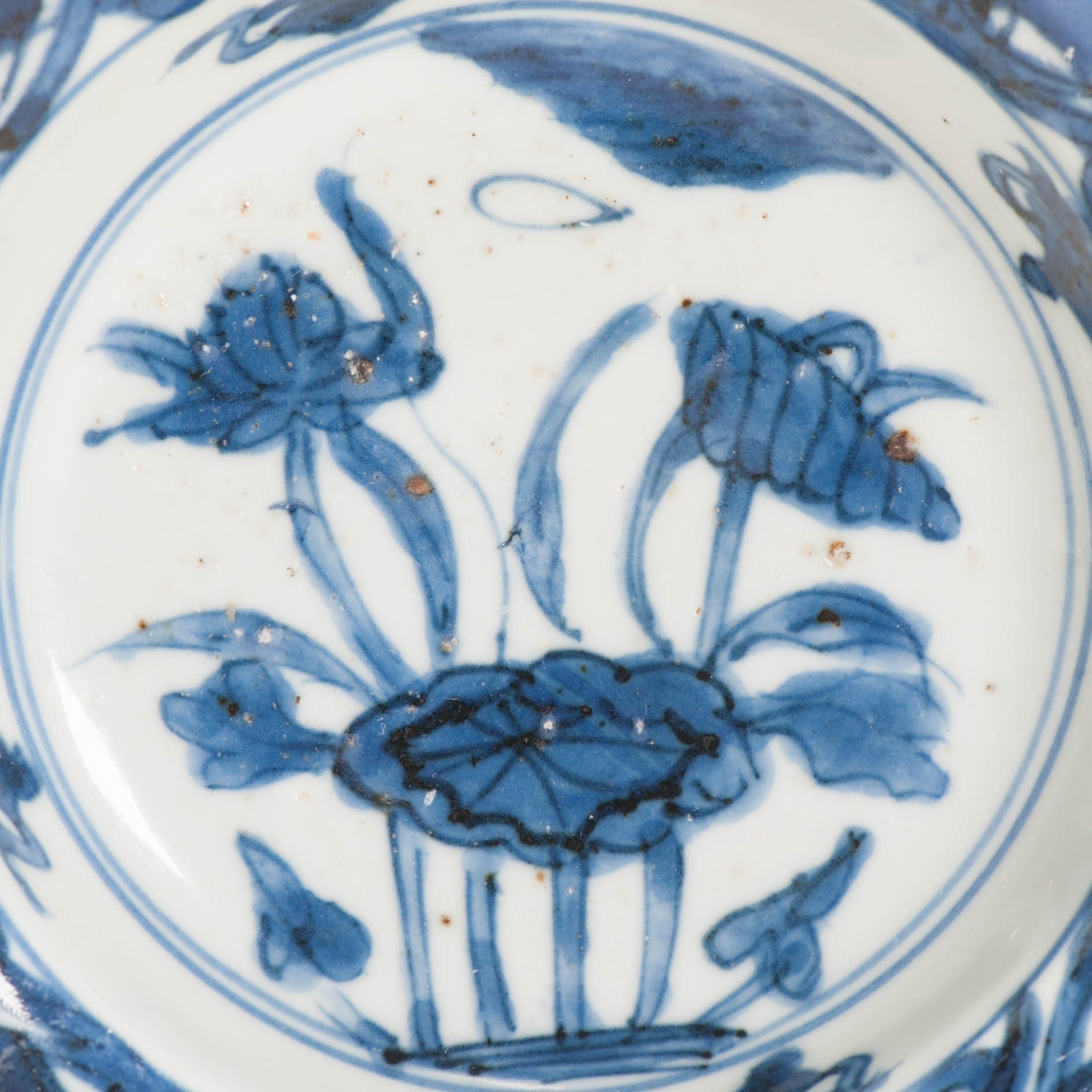 Ming/Transitional Period Chinese Porcelain Klapmuts Bowl Lotus Flowers Masks - 图片 3