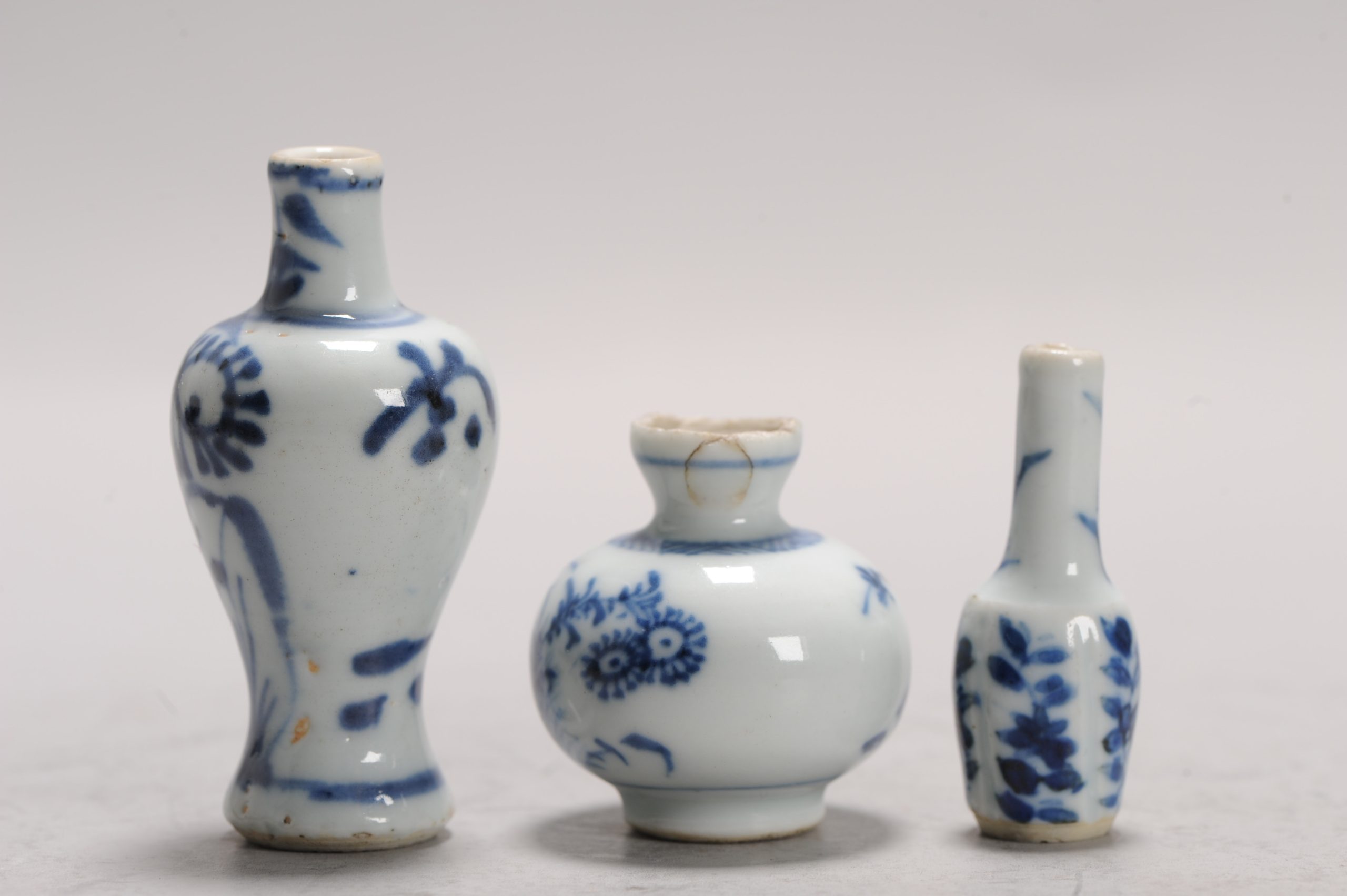 A Set of 3 lovely Kangxi miniature Porcelain Dollhouse vases Blue and White China - Image 9