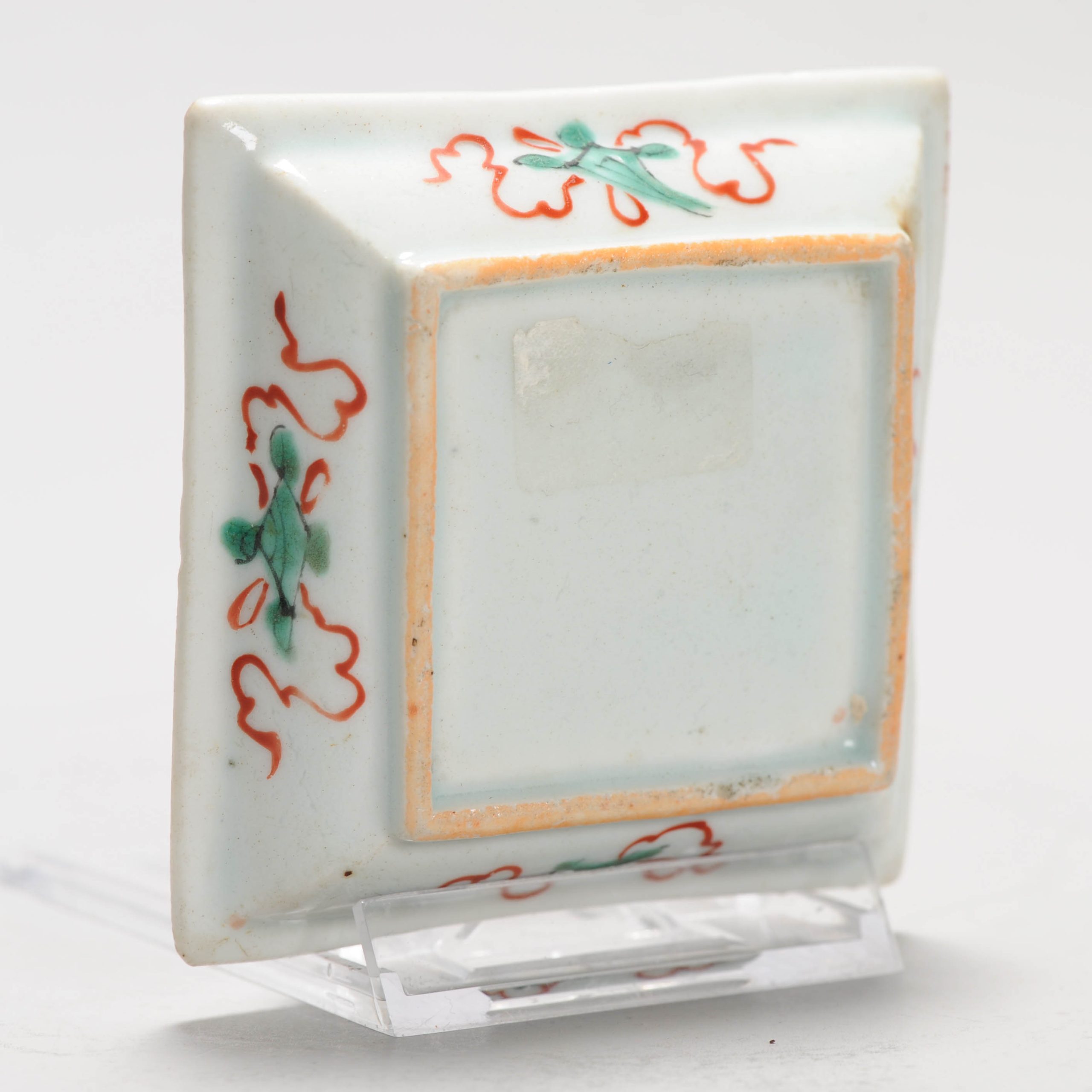 Unusual Small 17C Chinese Porcelain Ming Period Square dish Famille Verte Wucai - Image 6