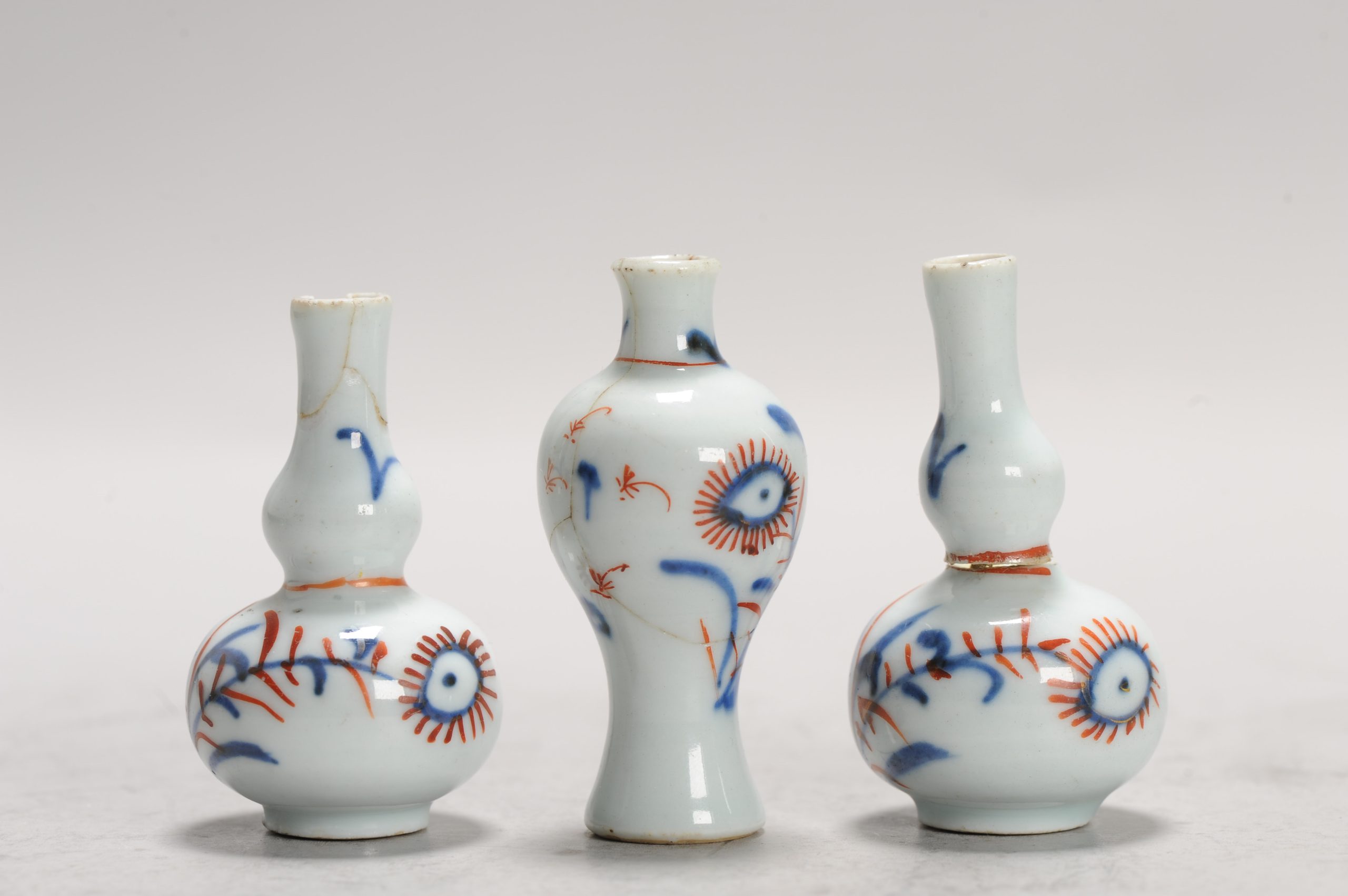 A Set of 3 lovely Kangxi miniature Imari Porcelain Dollhouse vases China