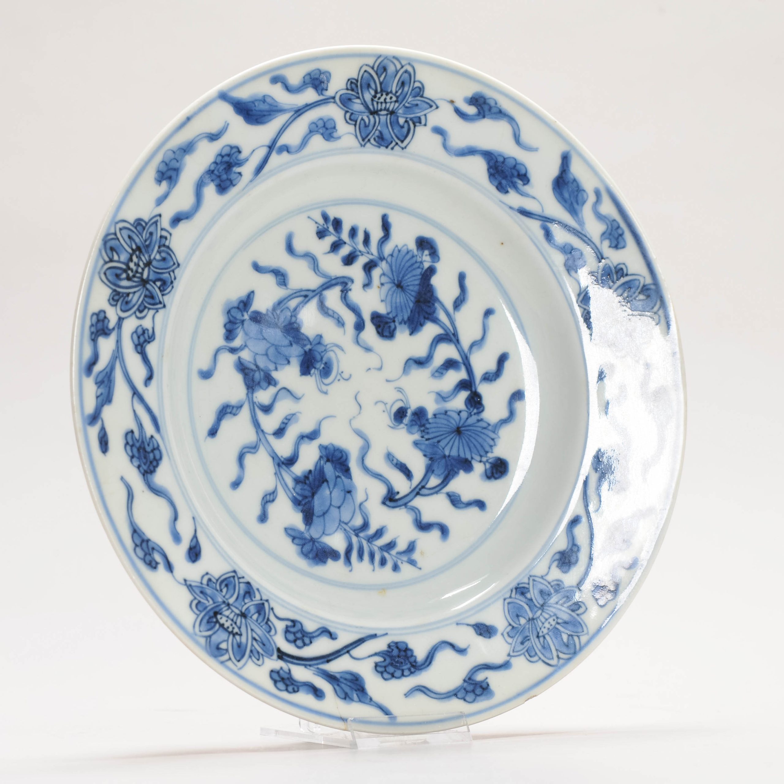 Antique Chinese Ca 1700 Kangxi Chinese Porcelain Dish LOTUS FLOWERS Garden - Image 2