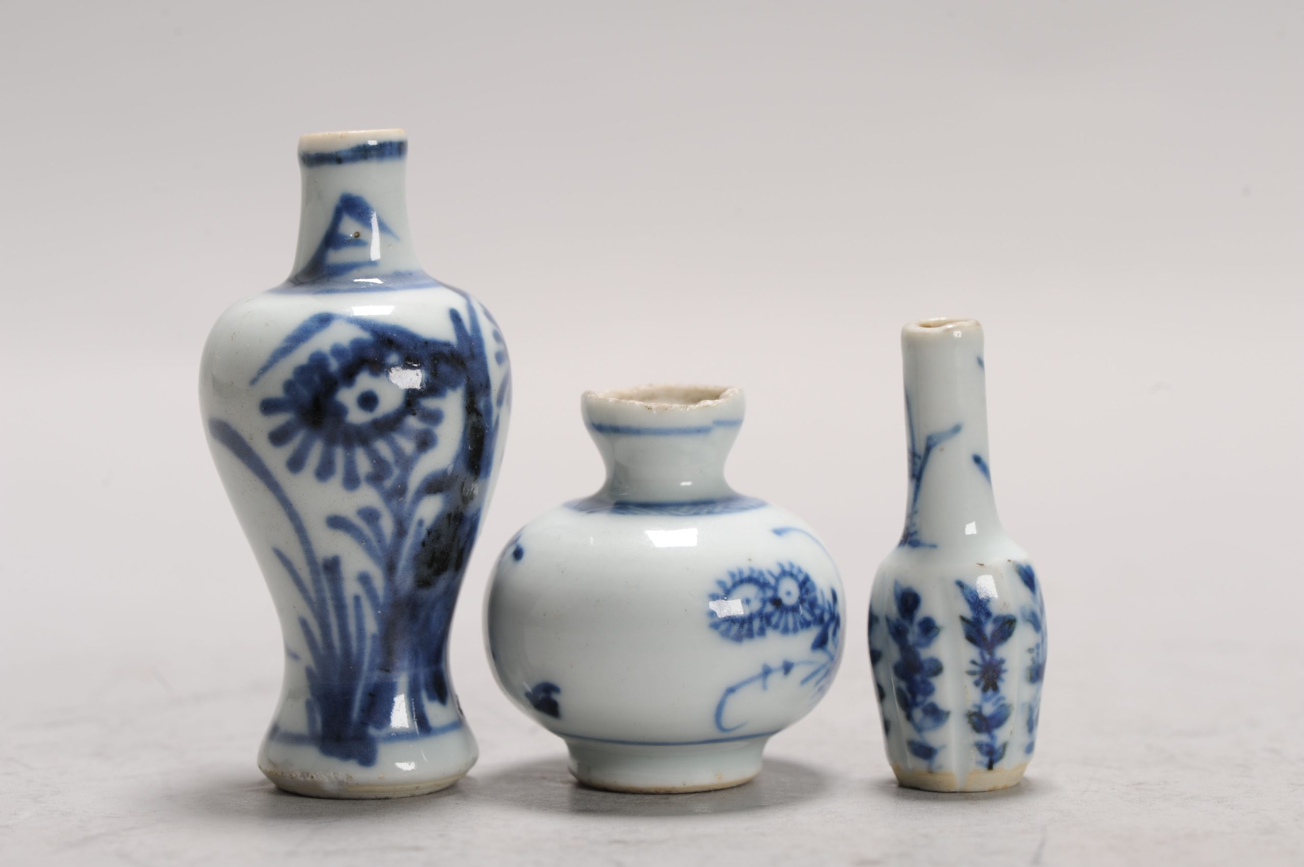 A Set of 3 lovely Kangxi miniature Porcelain Dollhouse vases Blue and White China - Image 6