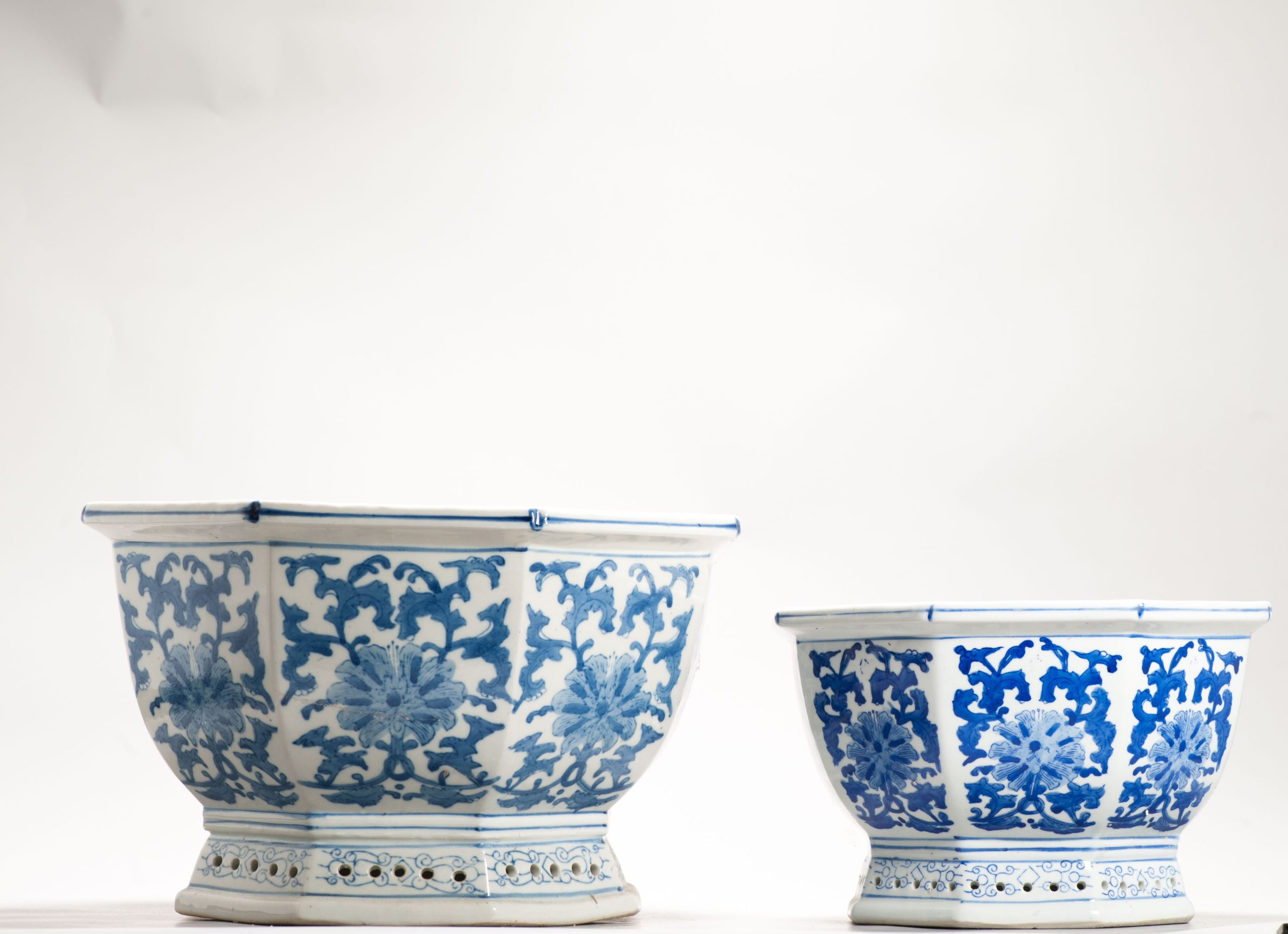 Pair of Vintage 20C Chinese porcelain PROC Jardiniere China Flower Pots