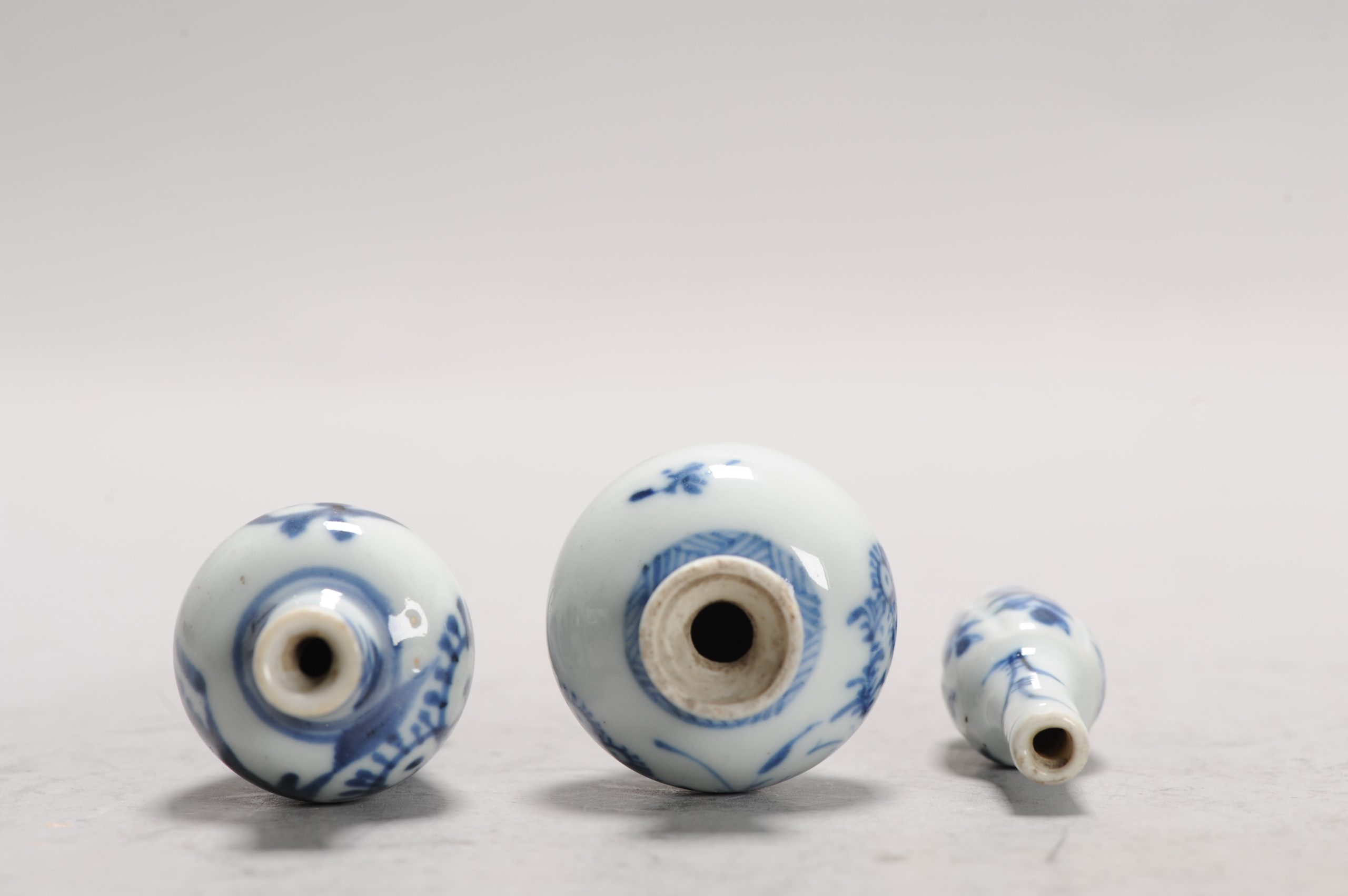 A Set of 3 lovely Kangxi miniature Porcelain Dollhouse vases Blue and White China - Image 3