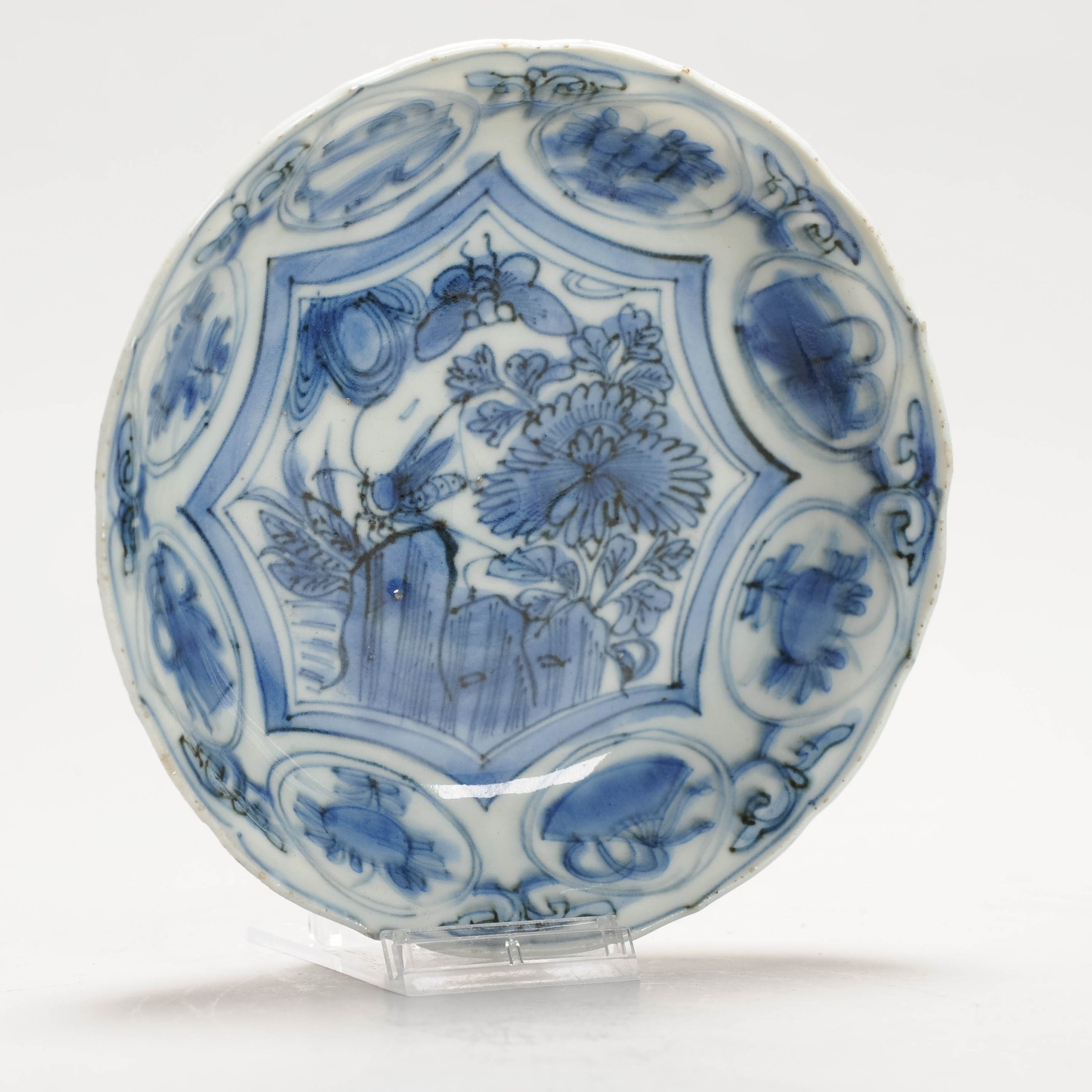 Antique Ming Period Chinese Porcelain Kraak dish symbols GRASHOPPER - Image 2