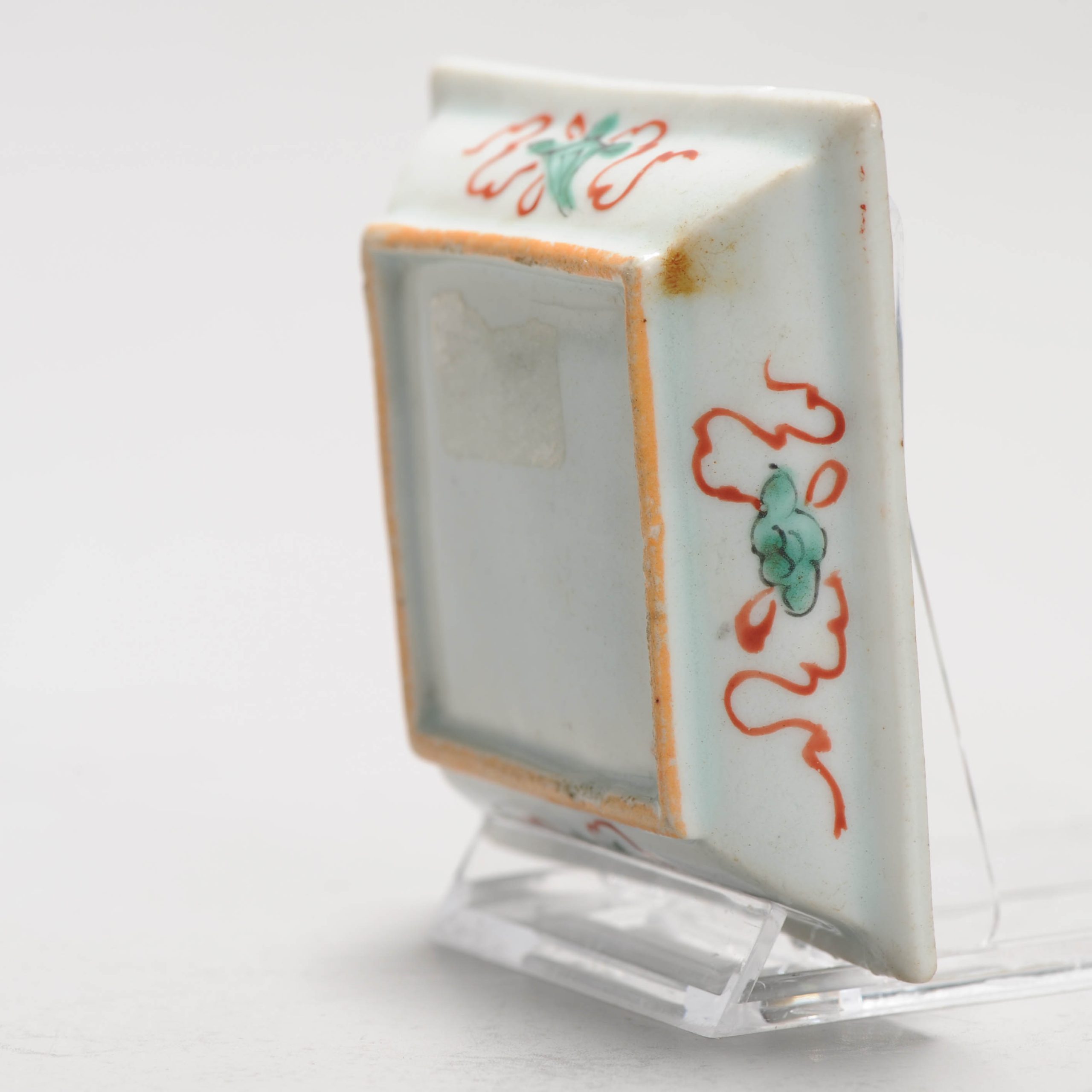 Unusual Small 17C Chinese Porcelain Ming Period Square dish Famille Verte Wucai - Image 3