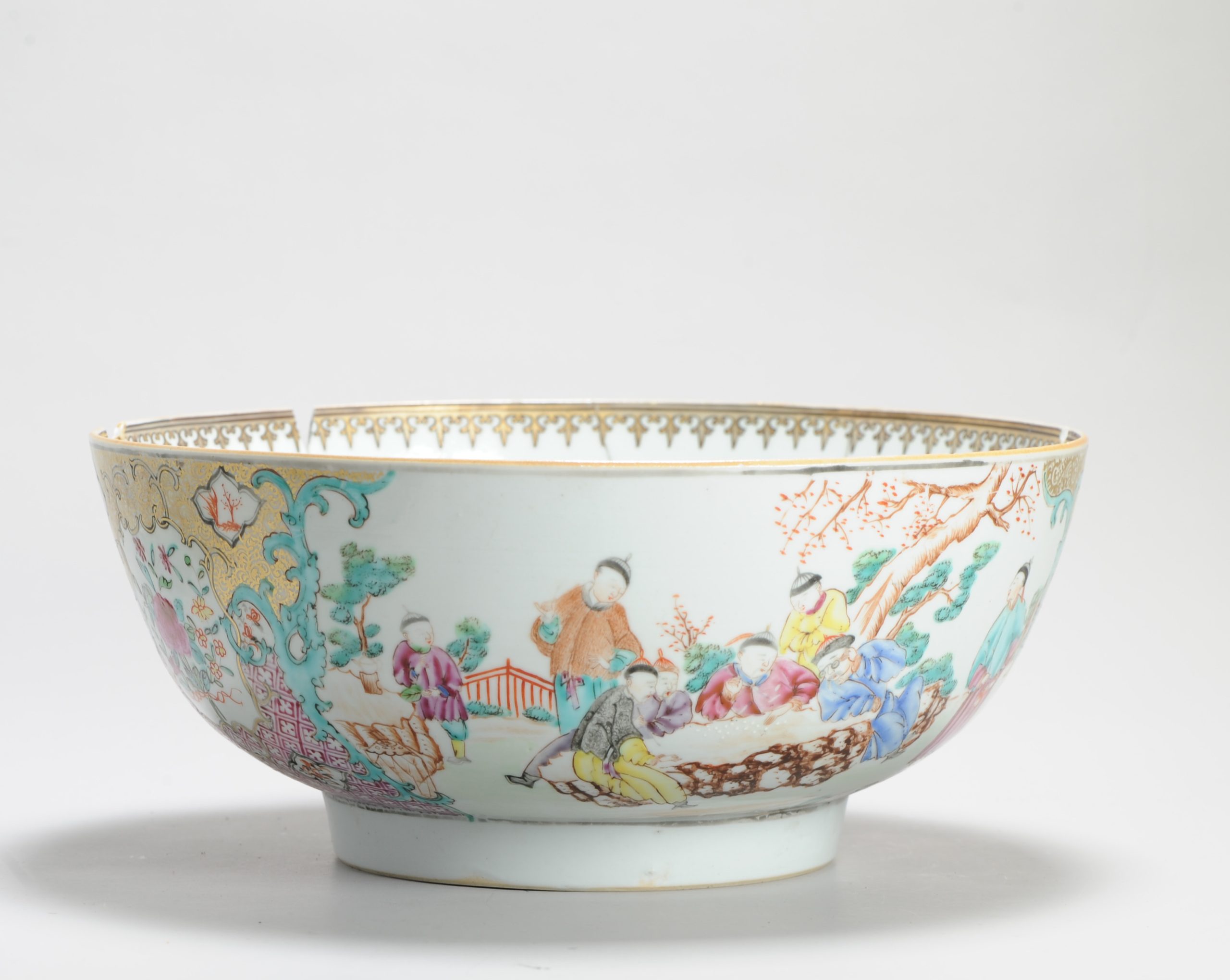 Antique 18C Chinese Porcelain PunchBowl China Mandarin Rose Qianlong
